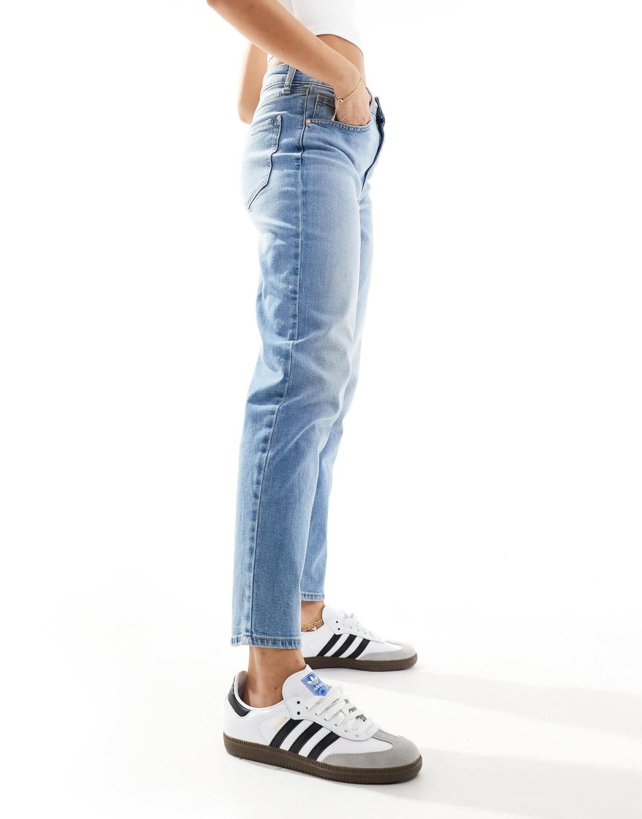 Bershka comfort fit mom jean in light blue - ASOS Sample Sale