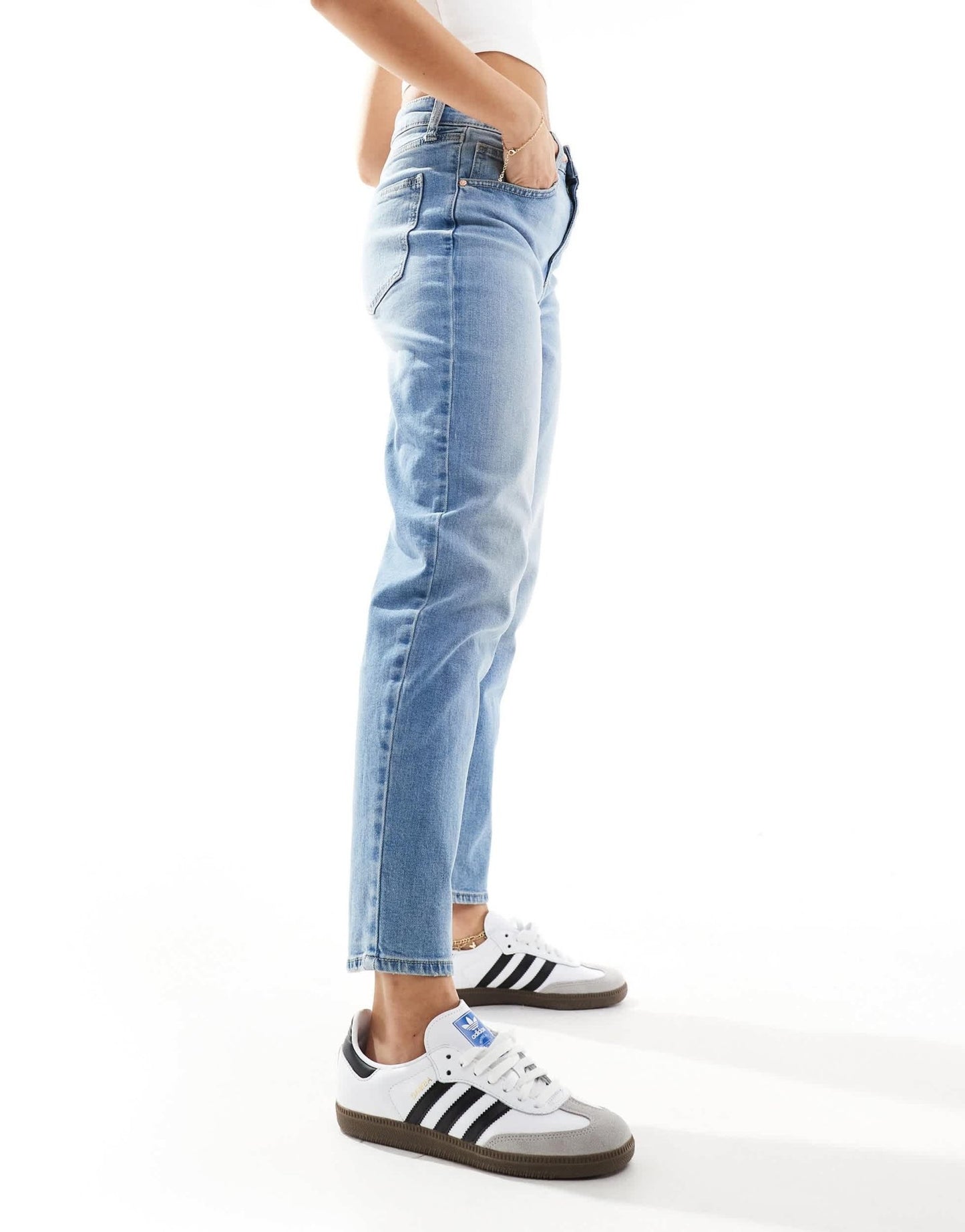 Bershka comfort fit mom jean in light blue - ASOS Sample Sale