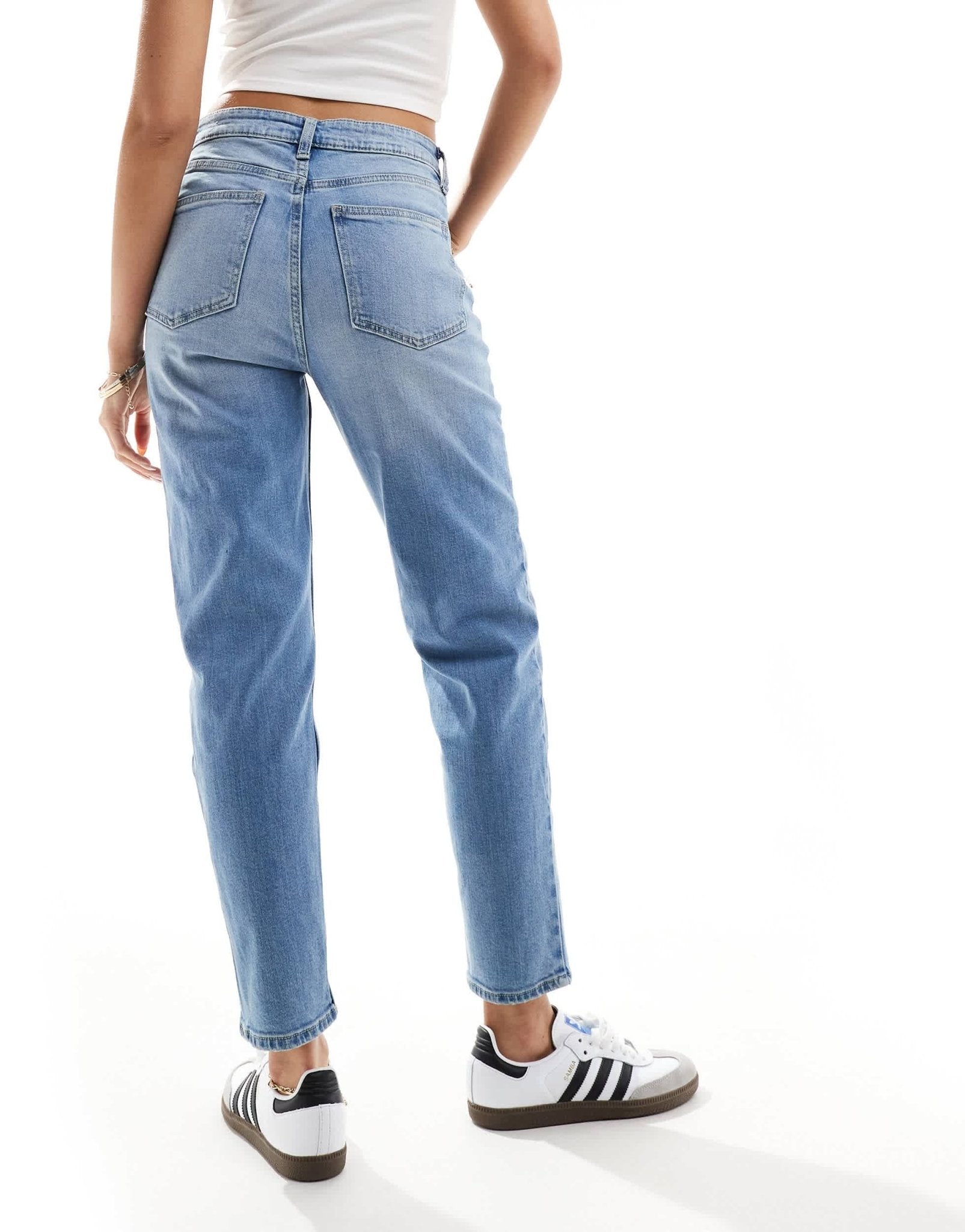 Bershka comfort fit mom jean in light blue - ASOS Sample Sale