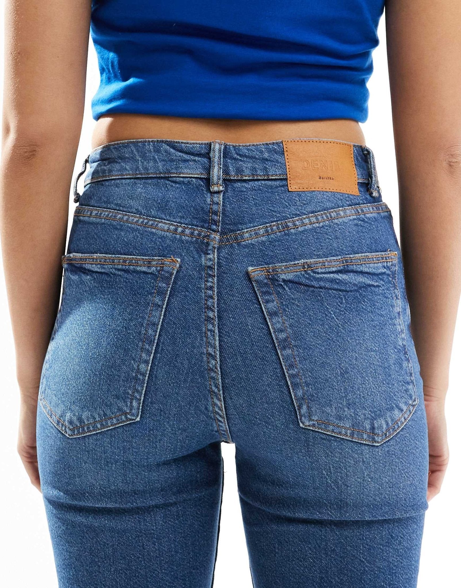 Bershka comfort fit mom jean in mid blue - ASOS Sample Sale
