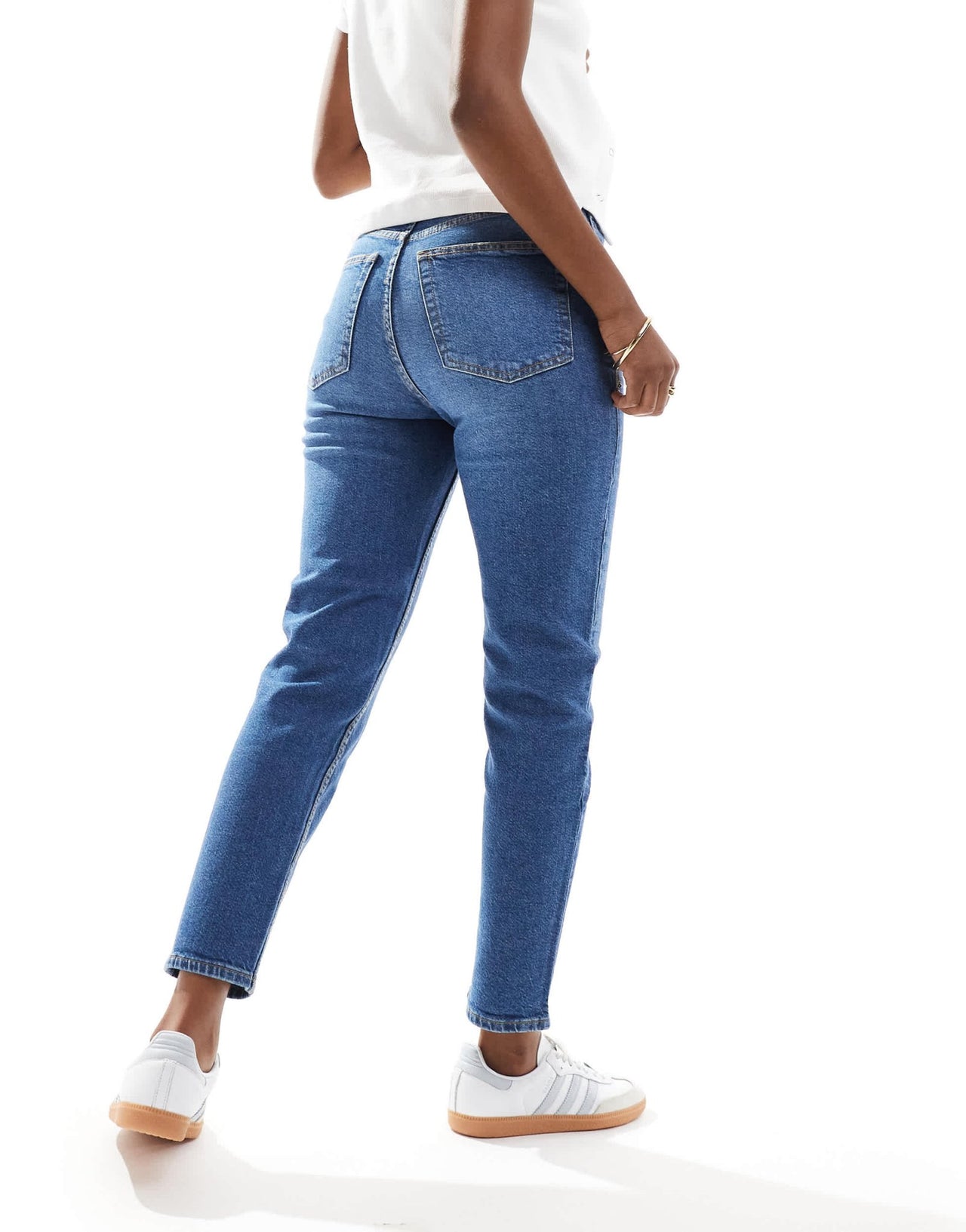 Bershka comfort fit mom jean in mid blue - ASOS Sample Sale