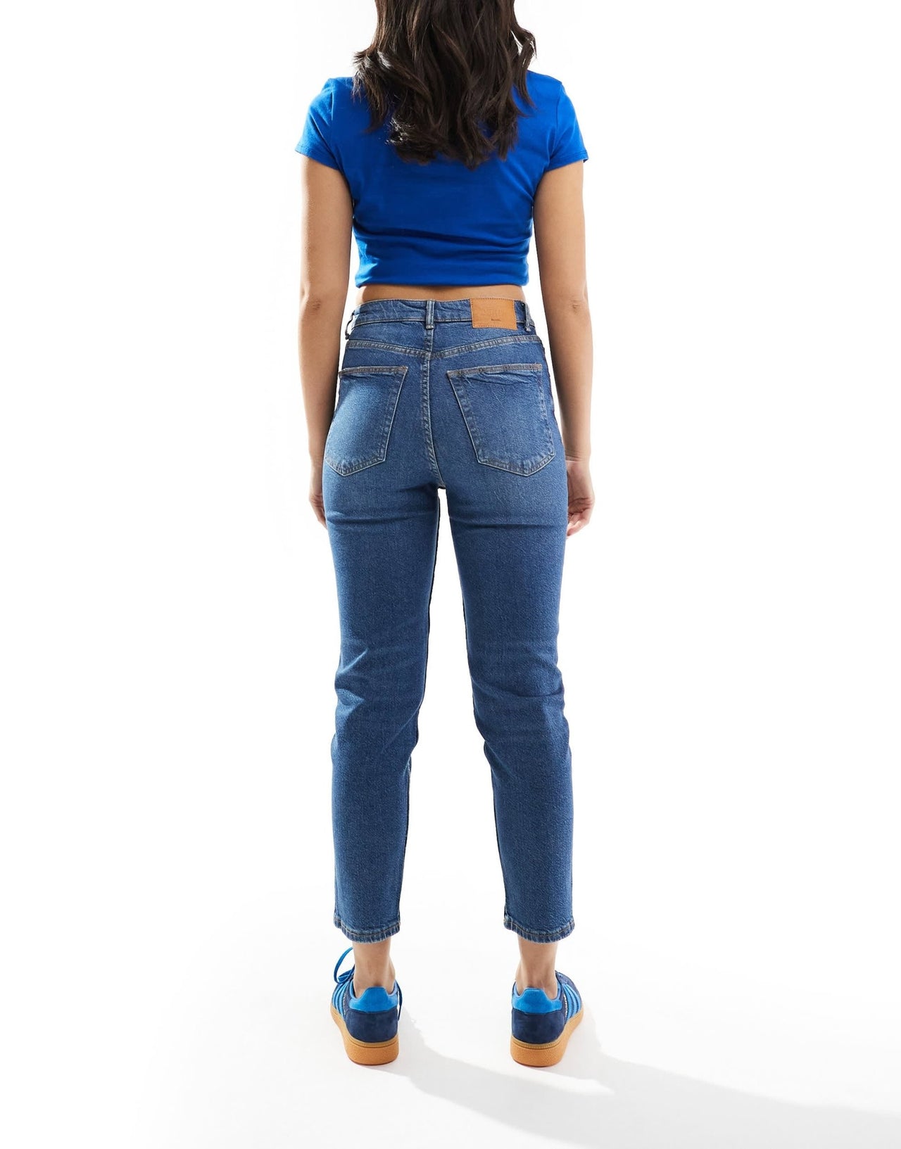 Bershka comfort fit mom jean in mid blue - ASOS Sample Sale