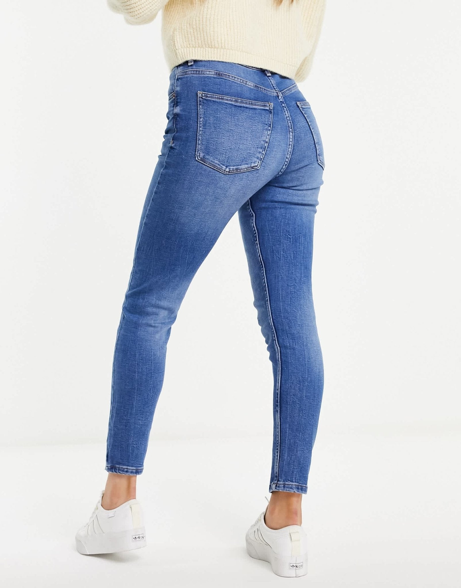 Bershka high waist skinny jean in medium blue - ASOS Sample Sale