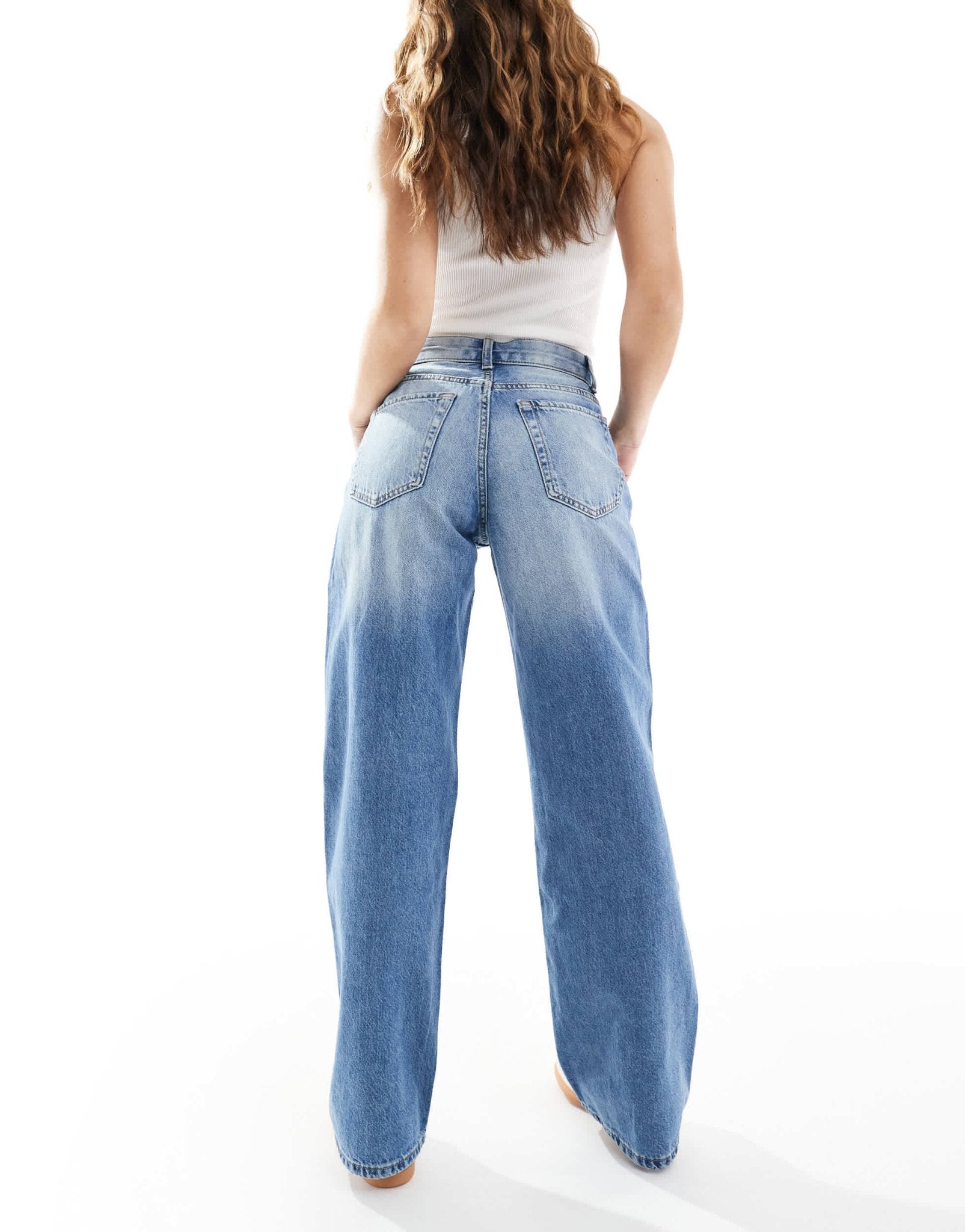 Bershka high waisted 90s wide leg jeans in light washed blue - ASOS Sample Sale