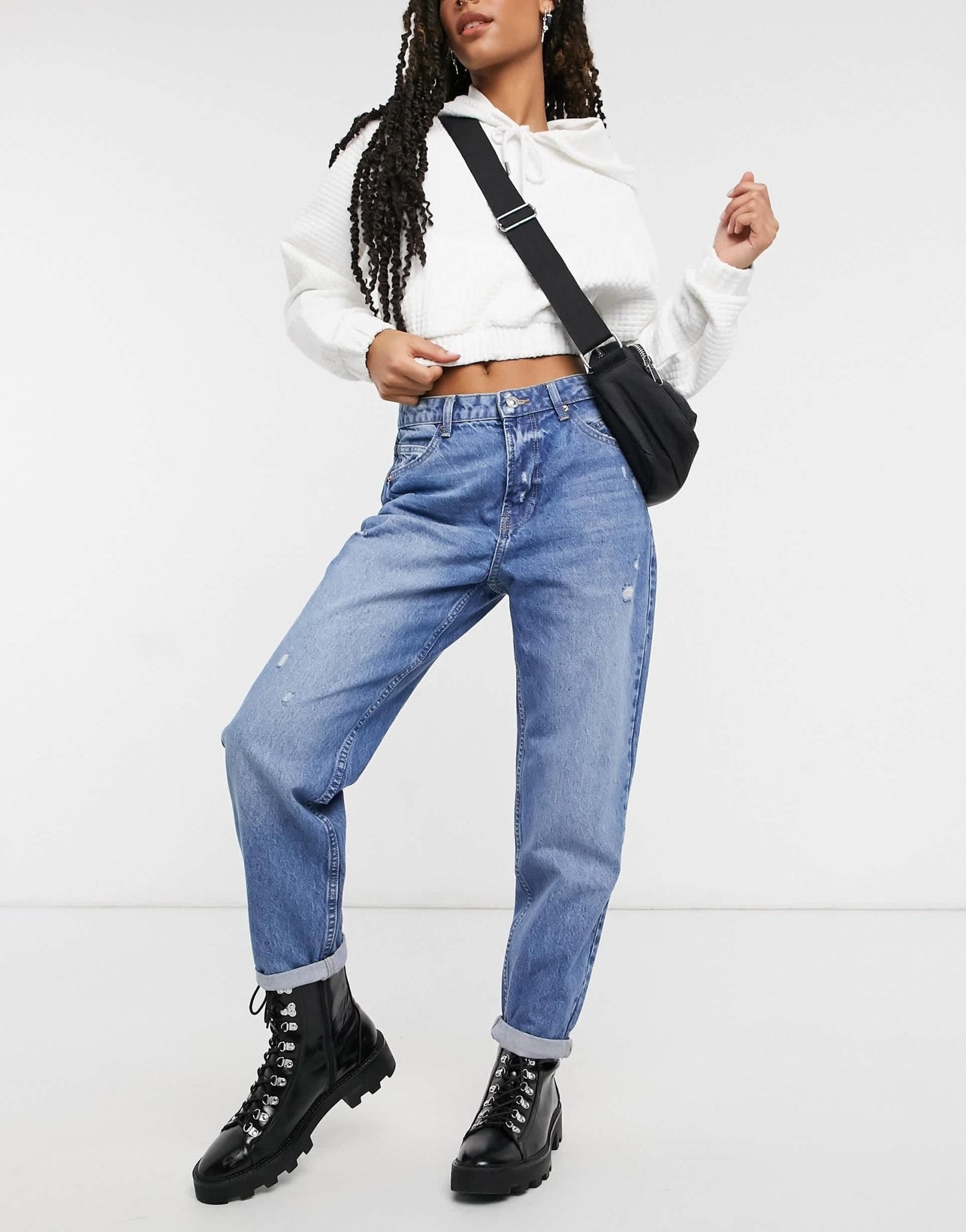 Bershka mom jean in light blue - ASOS Sample Sale