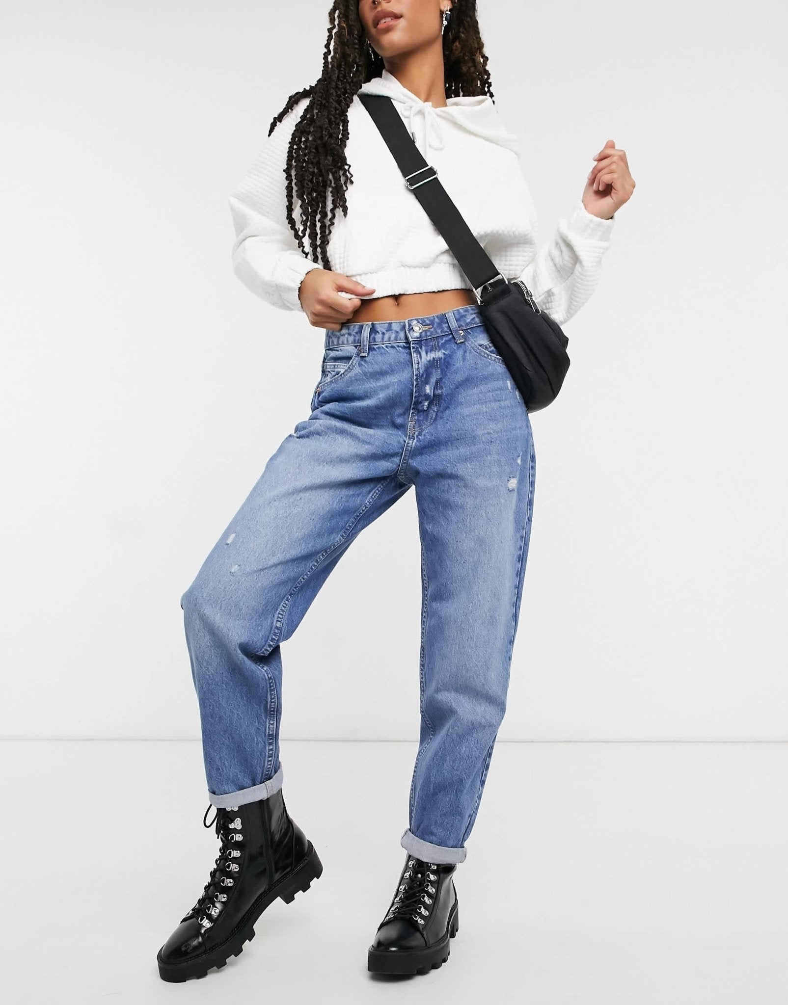 Bershka mom jean in light blue - ASOS Sample Sale