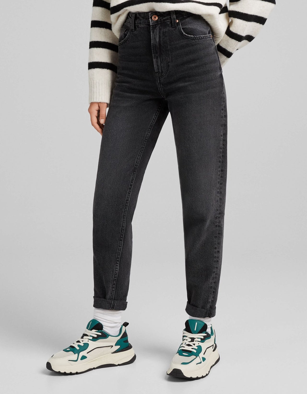 Bershka mom jean in washed black - ASOS Sample Sale