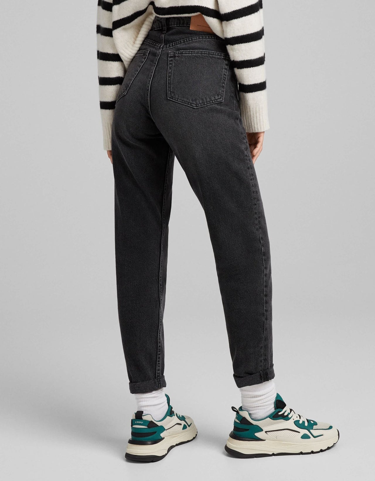 Bershka mom jean in washed black - ASOS Sample Sale