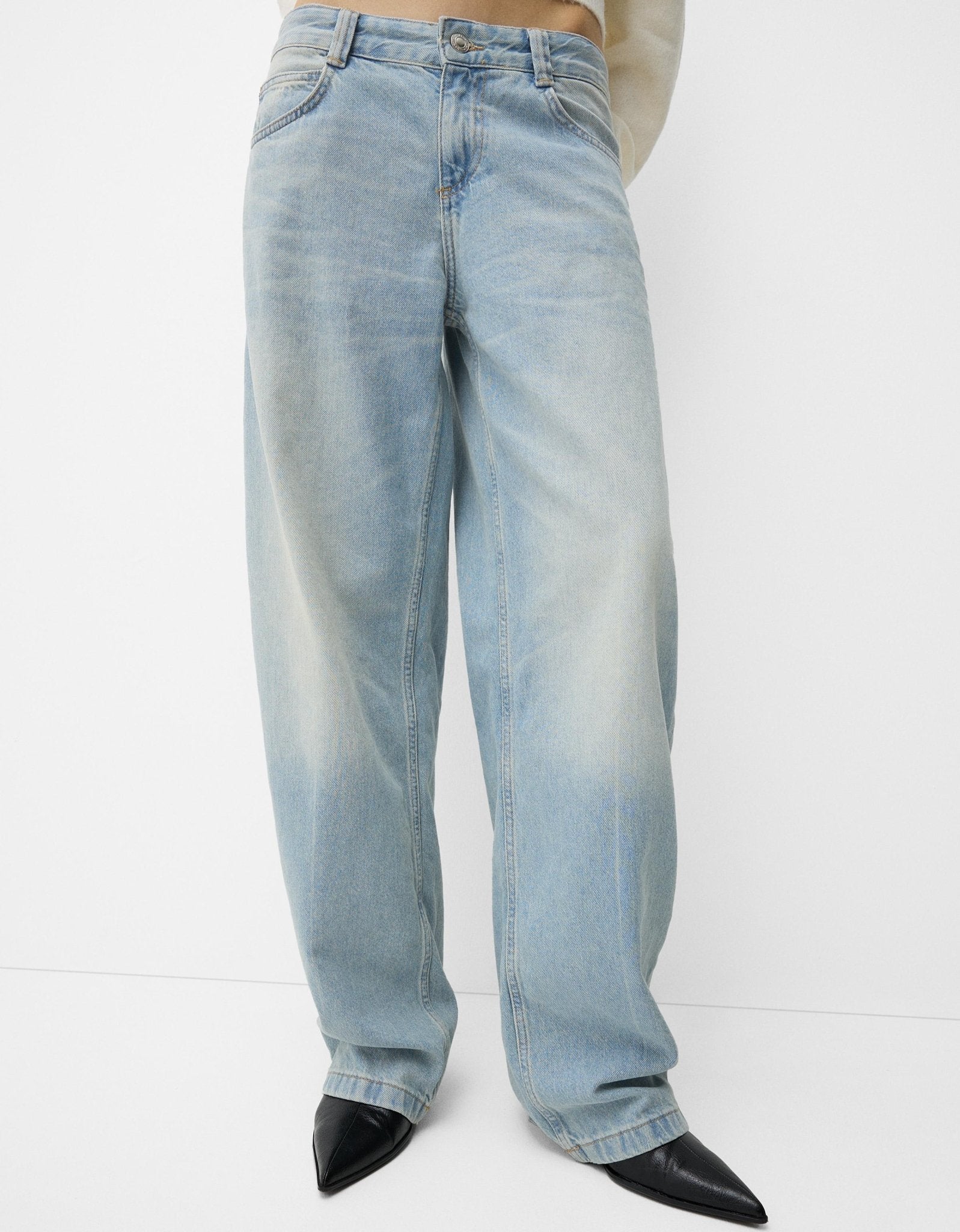 Bershka petite balloon jeans in mid wash - ASOS Sample Sale