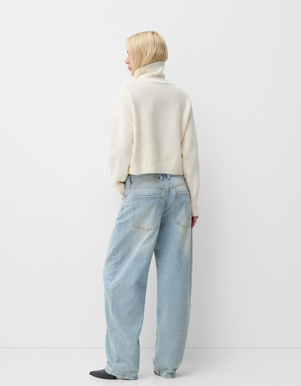 Bershka petite balloon jeans in mid wash - ASOS Sample Sale