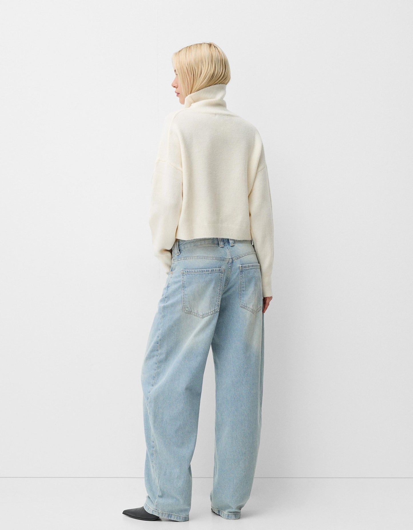 Bershka petite balloon jeans in mid wash - ASOS Sample Sale