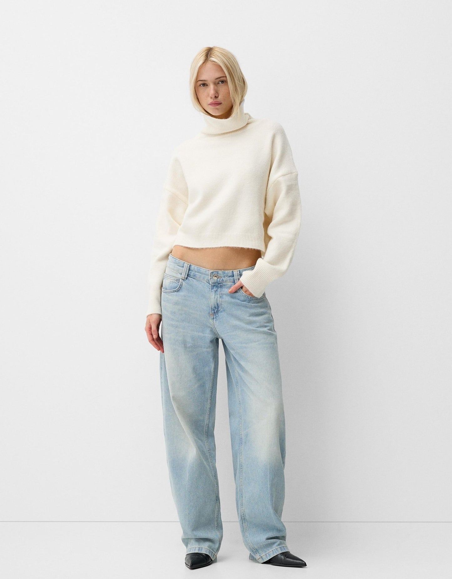 Bershka petite balloon jeans in mid wash - ASOS Sample Sale