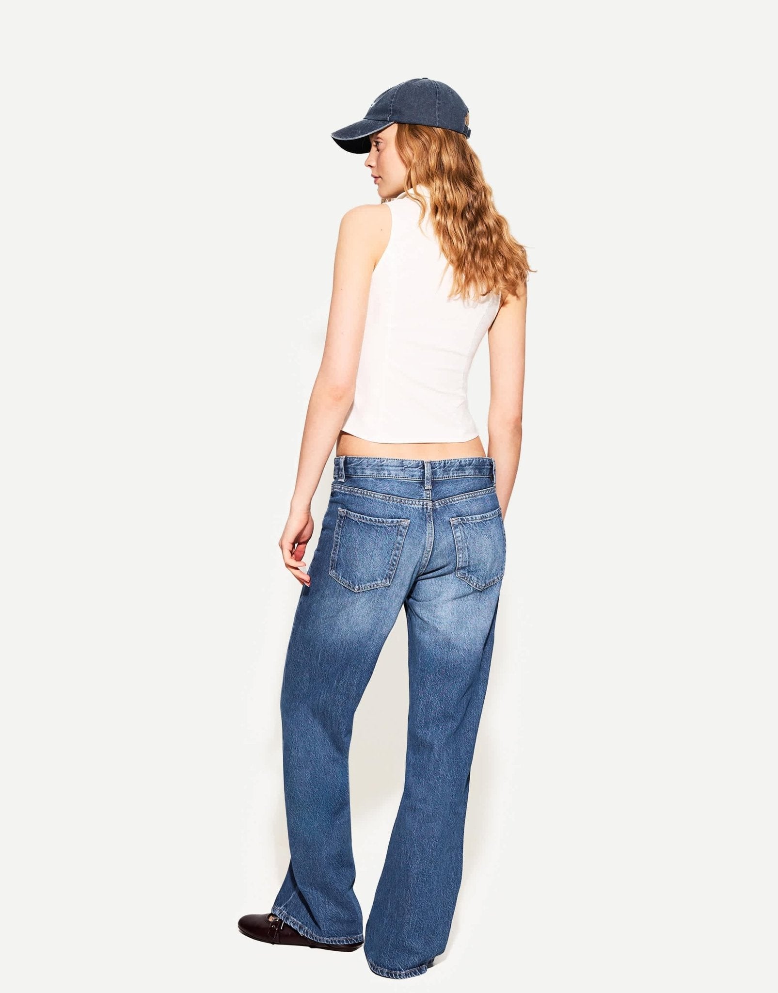 Bershka Petite high waisted 90s wide leg jeans in dark wash - ASOS Sample Sale