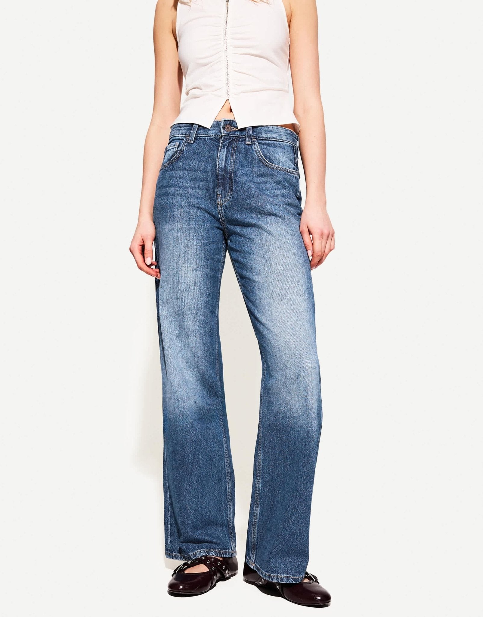 Bershka Petite high waisted 90s wide leg jeans in dark wash - ASOS Sample Sale