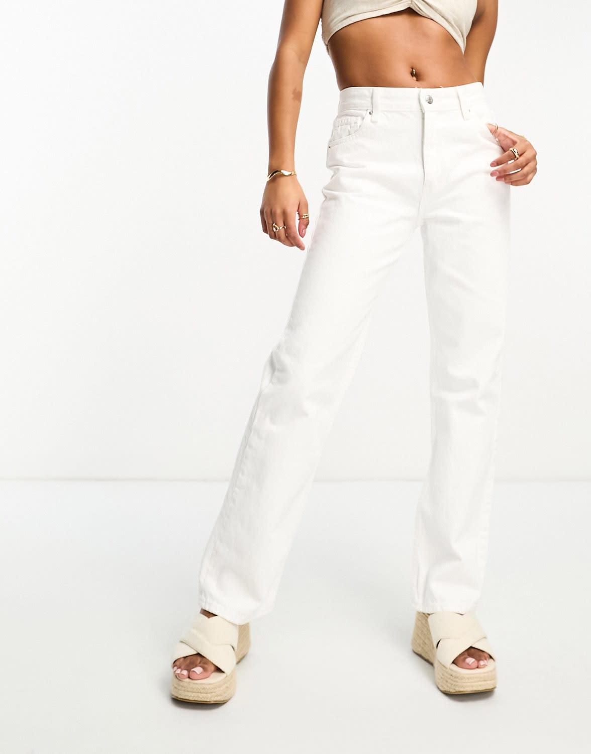 Bershka Petite straight leg jean in white - ASOS Sample Sale