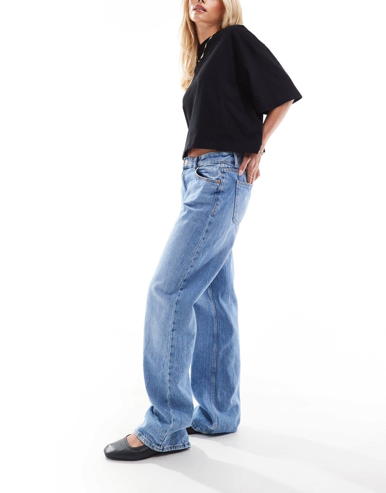 Bershka Petite straight leg jeans in mid wash - ASOS Sample Sale