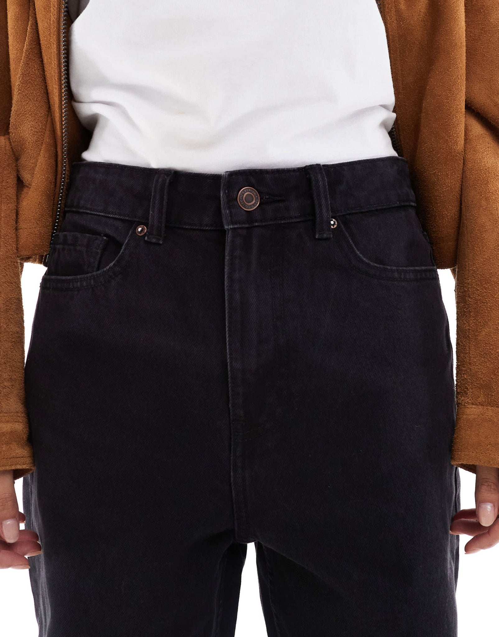 Bershka Petite wide leg mom jeans in black - ASOS Sample Sale