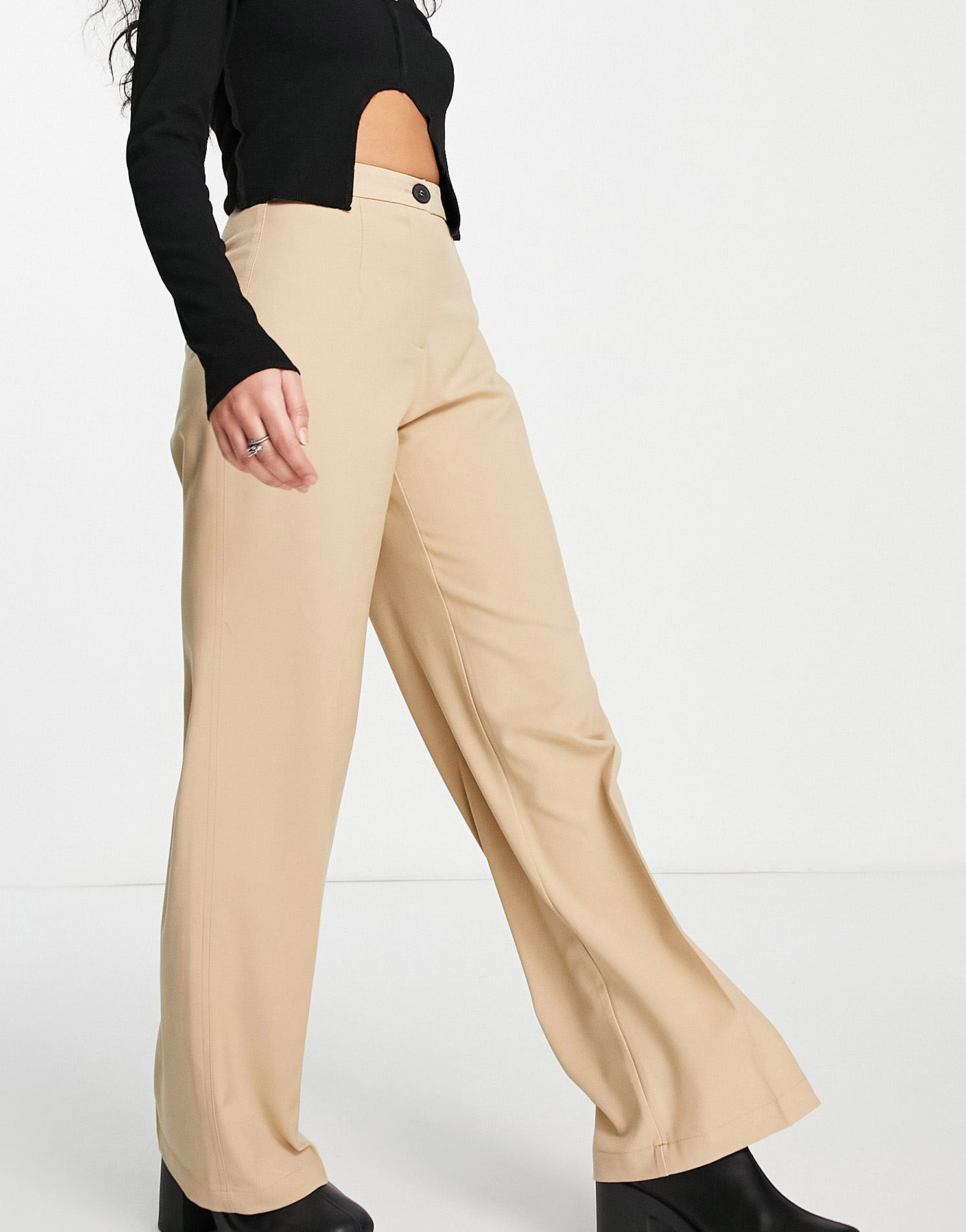 Bershka Petite wide leg slouchy dad tailored trousers in camel - ASOS Sample Sale