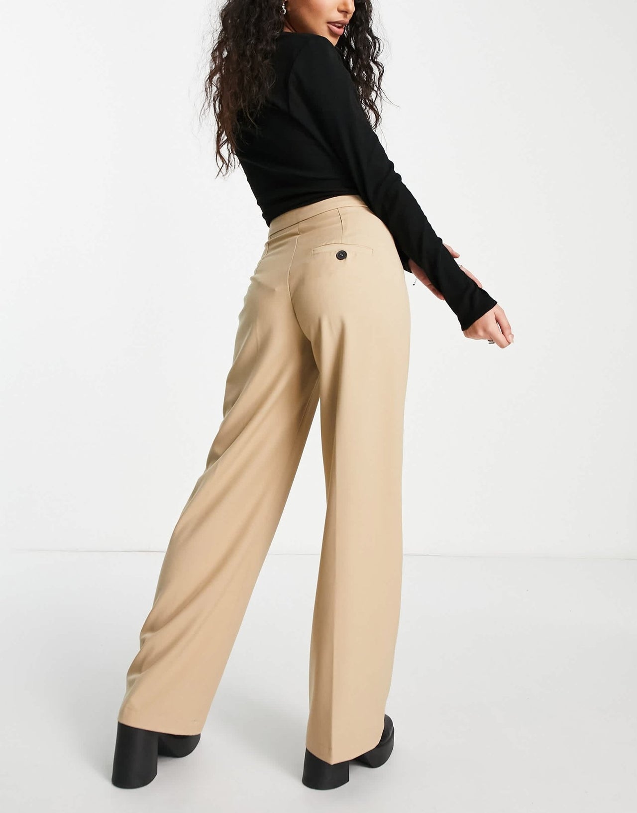 Bershka Petite wide leg slouchy dad tailored trousers in camel - ASOS Sample Sale