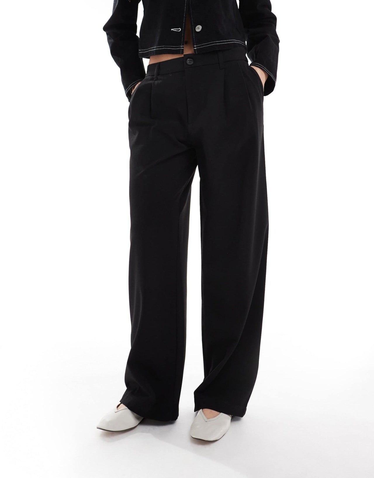 Bershka pleated front wide leg tailored trousers in black - ASOS Sample Sale