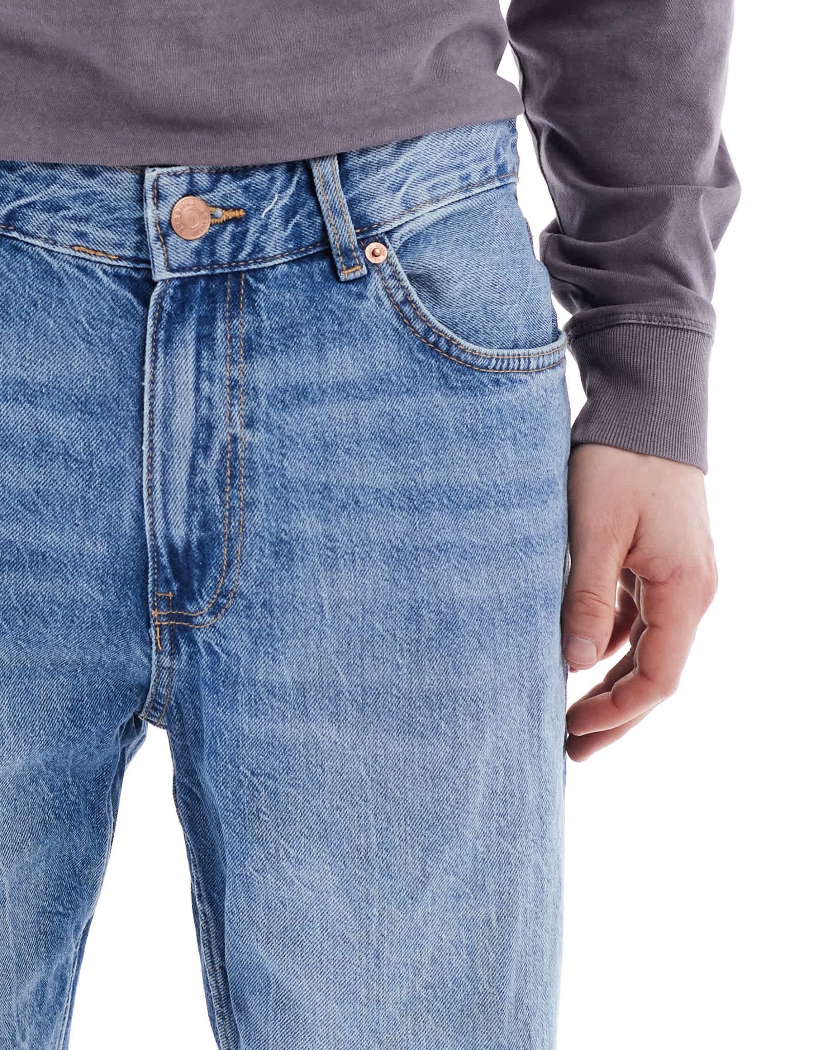 Bershka straight vintage jeans in mid blue - ASOS Sample Sale