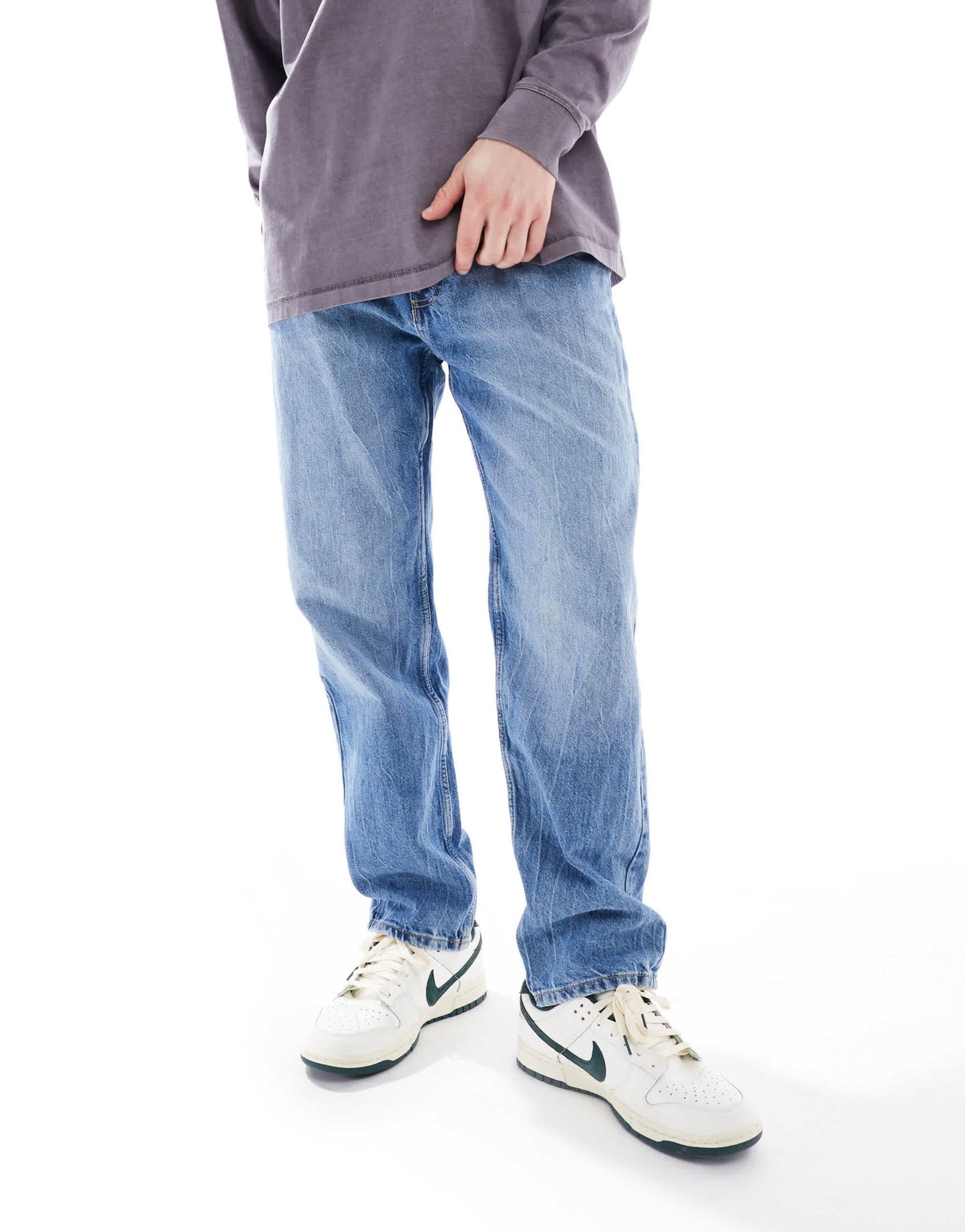 Bershka straight vintage jeans in mid blue - ASOS Sample Sale