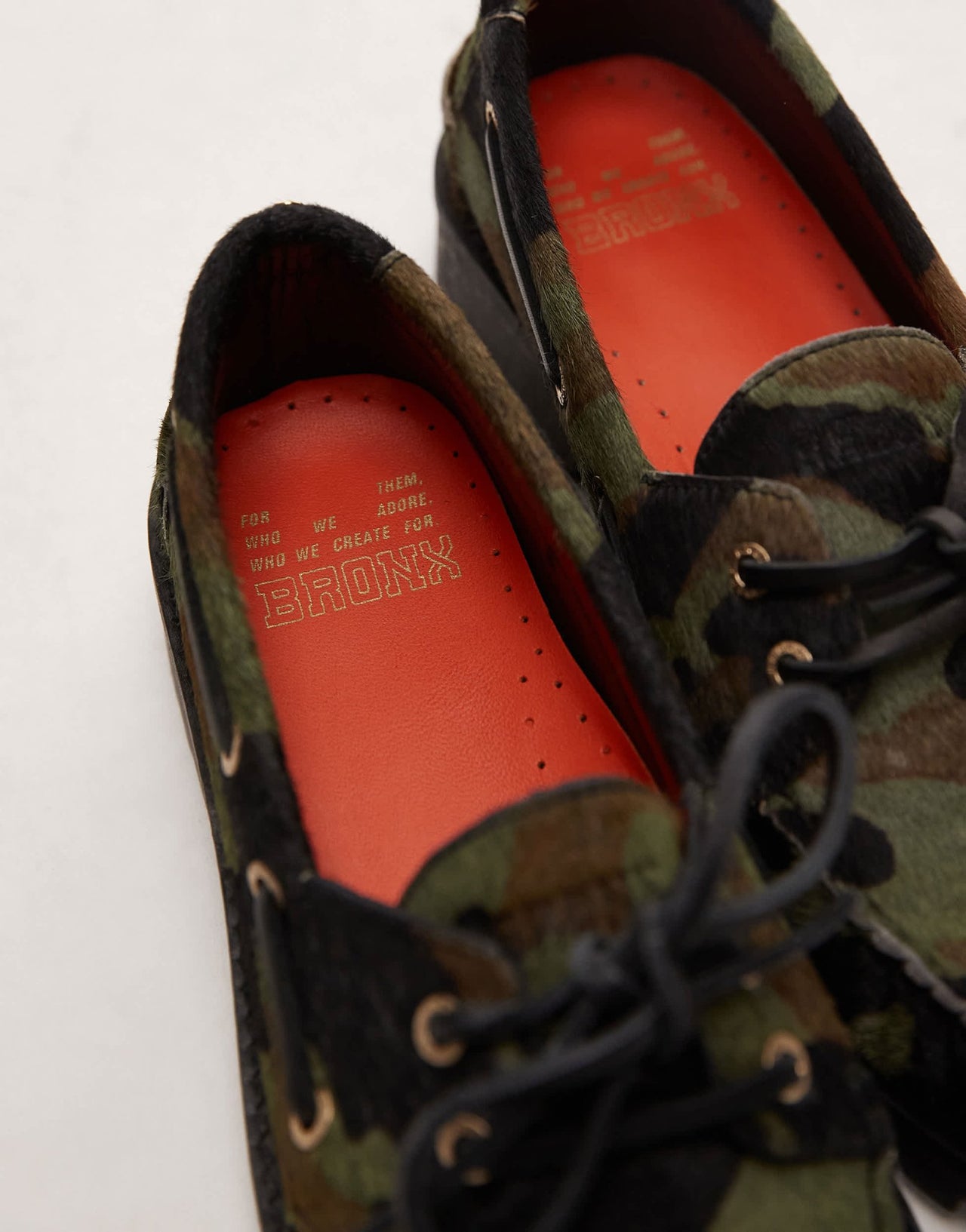 Bronx Sie - nna boat shoes in khaki camo pony hair leather - ASOS Sample Sale