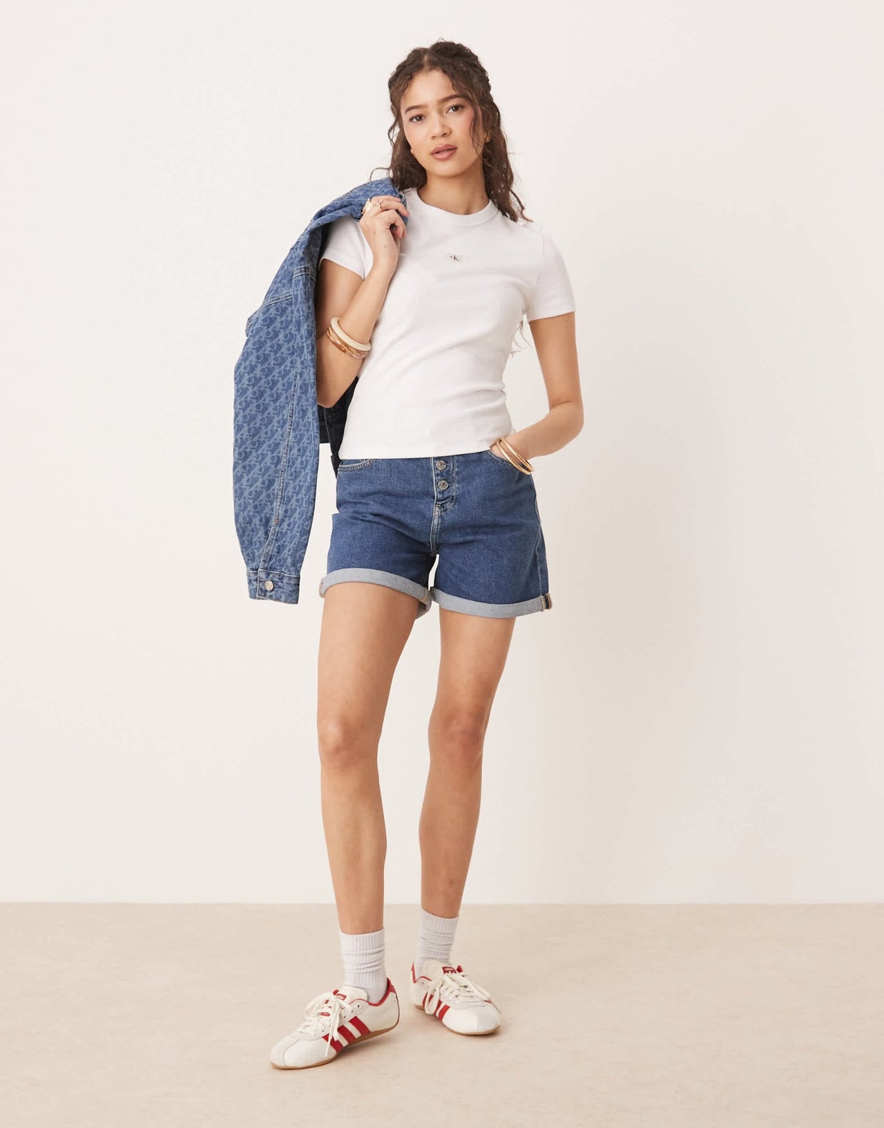 Calvin Klein Jeans turn up mom shorts in dark wash - ASOS Sample Sale