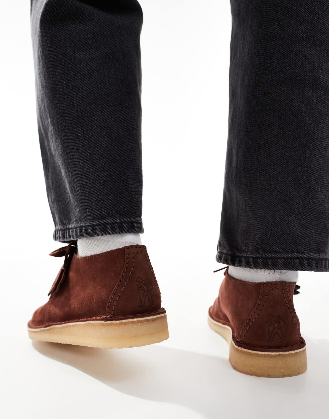 Clarks Originals Desert Trek shoes in dark brown - ASOS Sample Sale