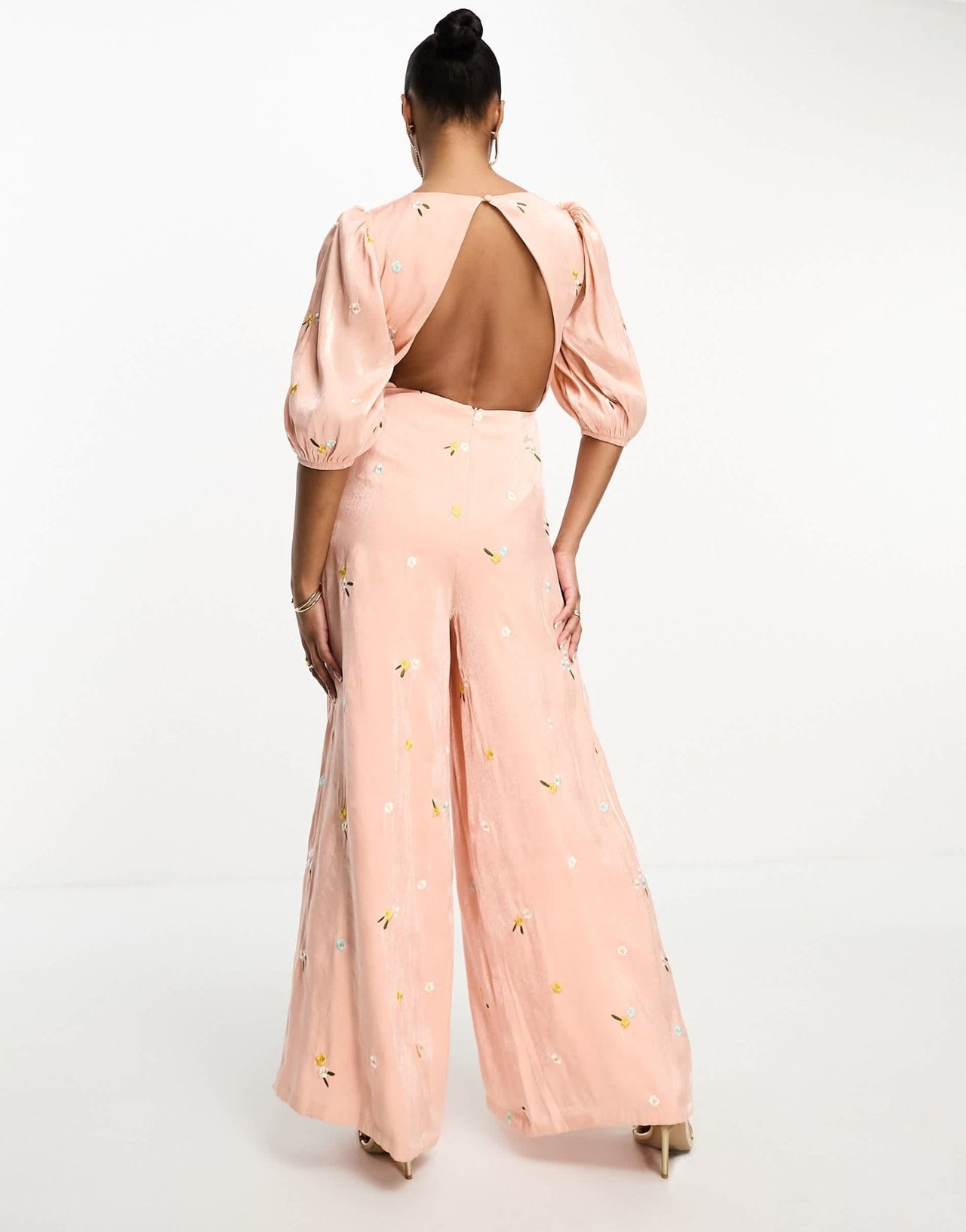Collective the Label Petite exclusive twisted cut - out jumpsuit in yellow ditsy floral - ASOS Sample Sale
