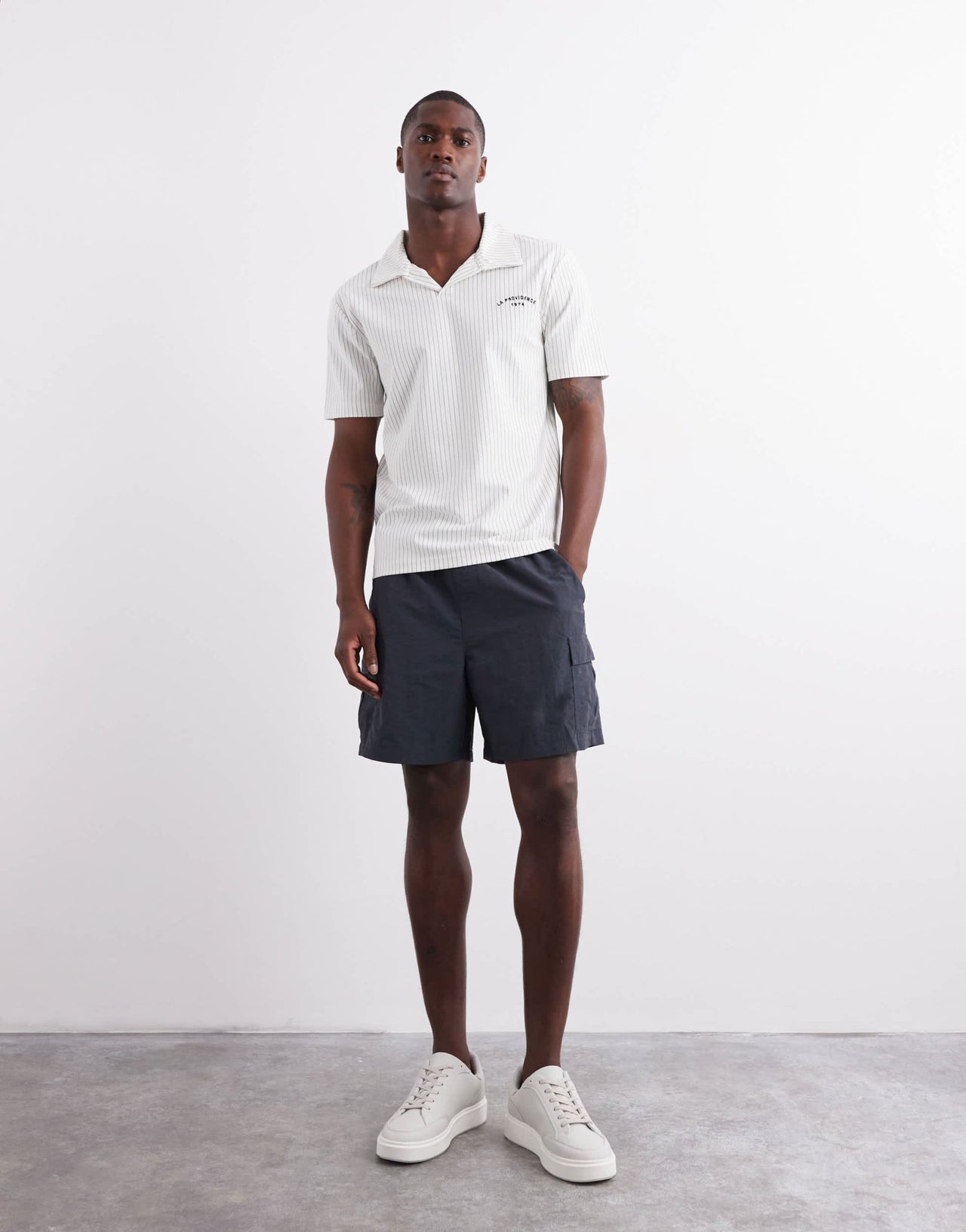 Cotton On cargo short in washed black - ASOS Sample Sale