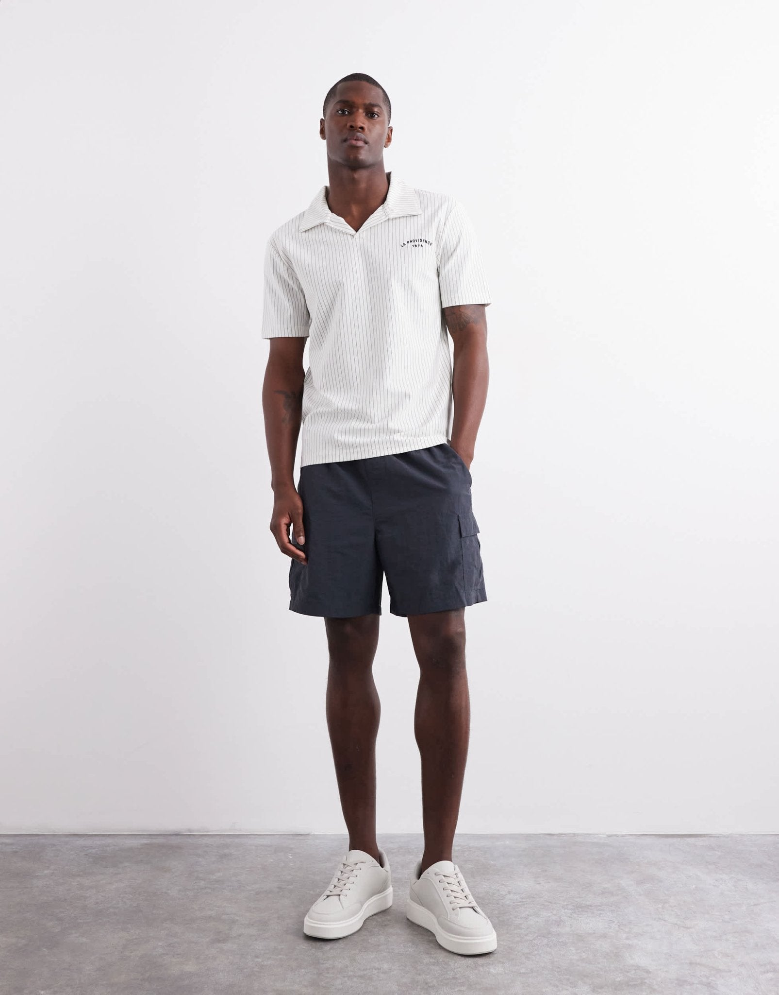 Cotton On cargo short in washed black - ASOS Sample Sale
