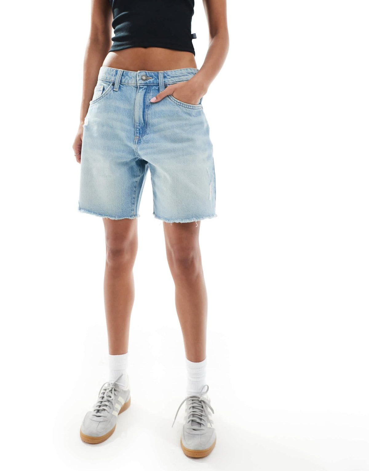 Cotton On relaxed denim short in sunfaded blue - ASOS Sample Sale