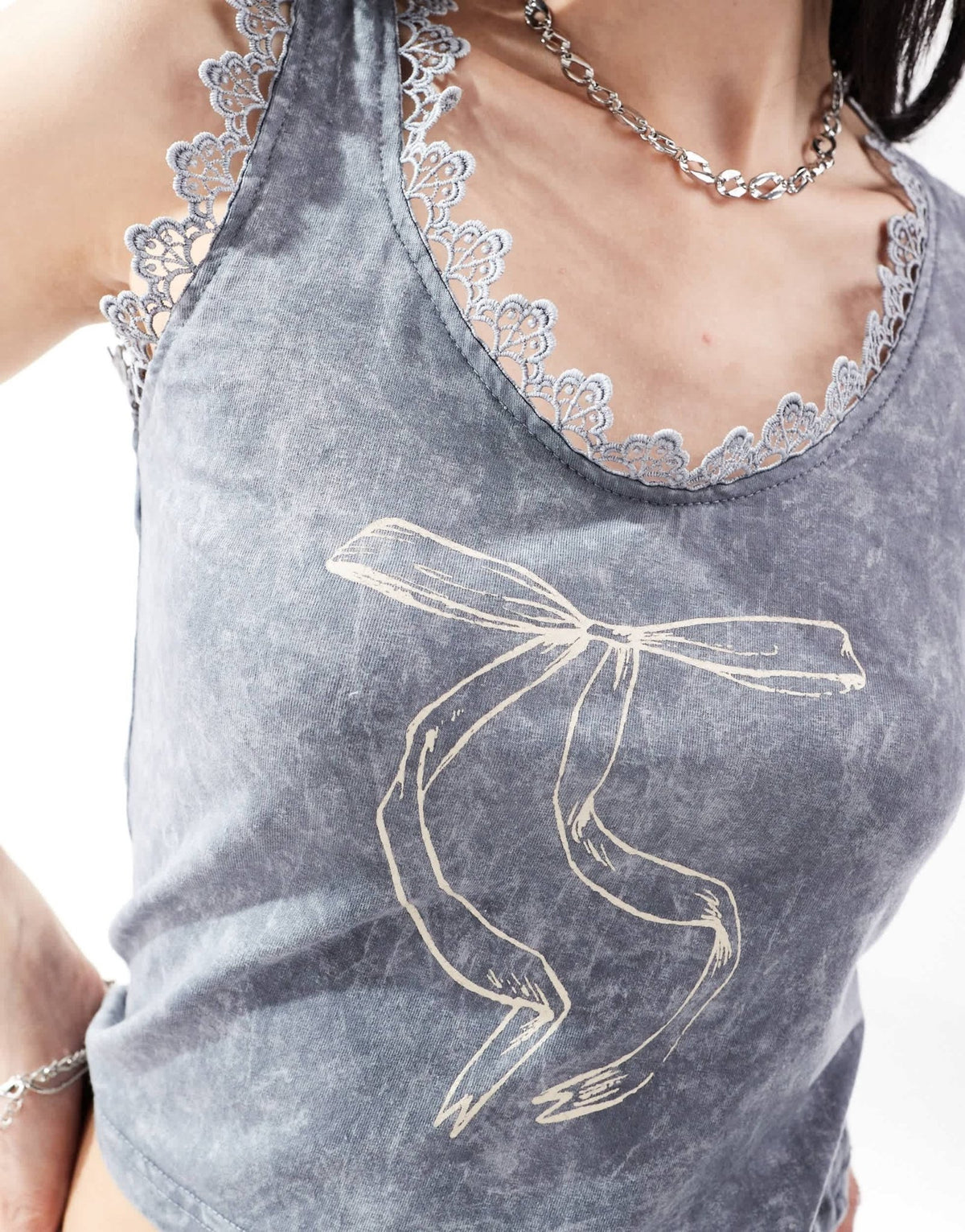 Daisy Street lace trim crop vest with bow graphic in washed grey - ASOS Sample Sale