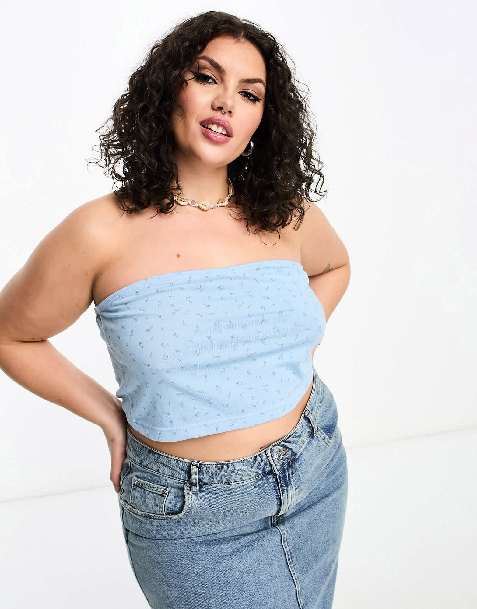 Daisy Street Plus 2 pack bandeau crop top in blue ditsy and stone - ASOS Sample Sale