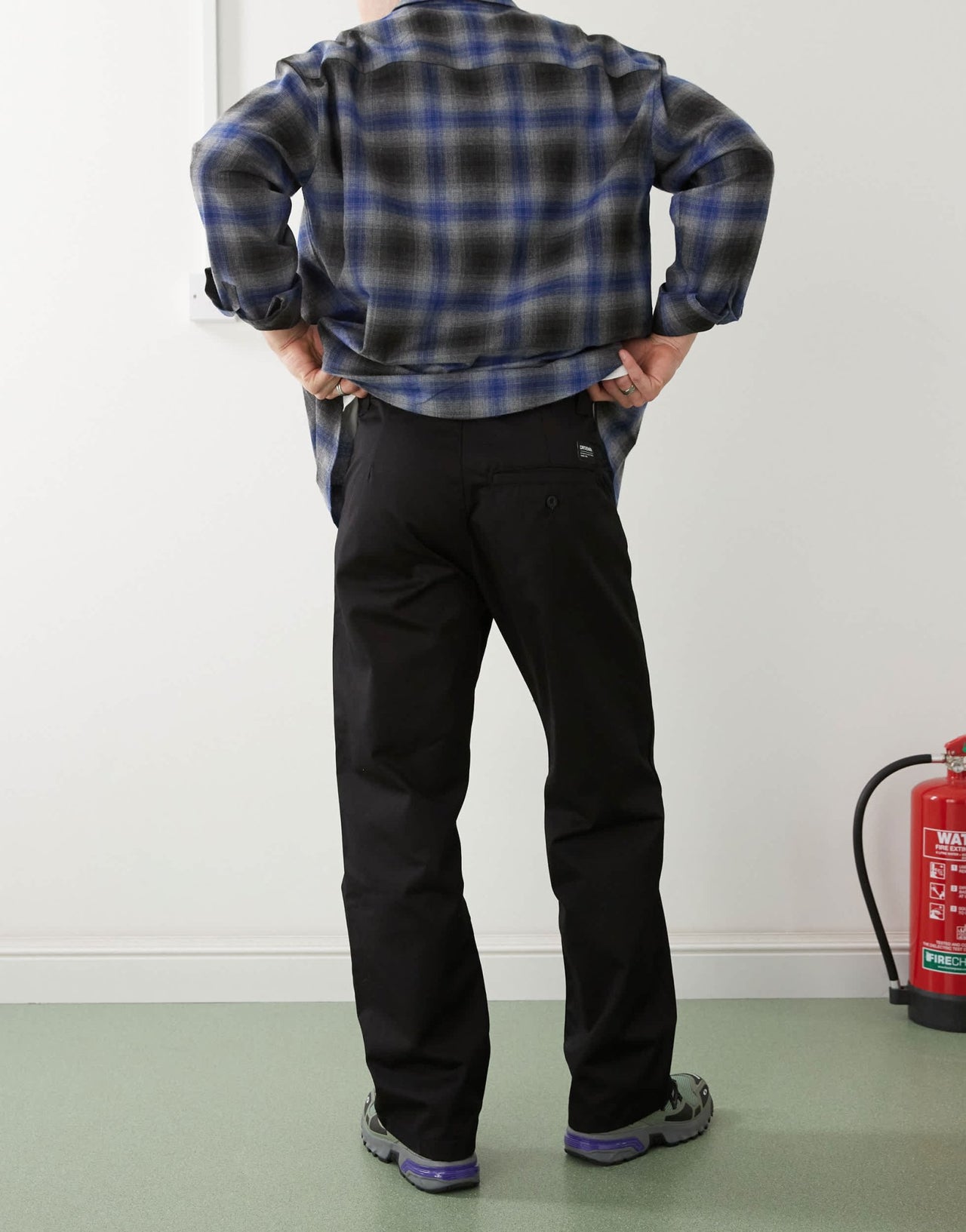 Dr Denim Omar tailored mid waist wide leg chino pant in black - ASOS Sample Sale