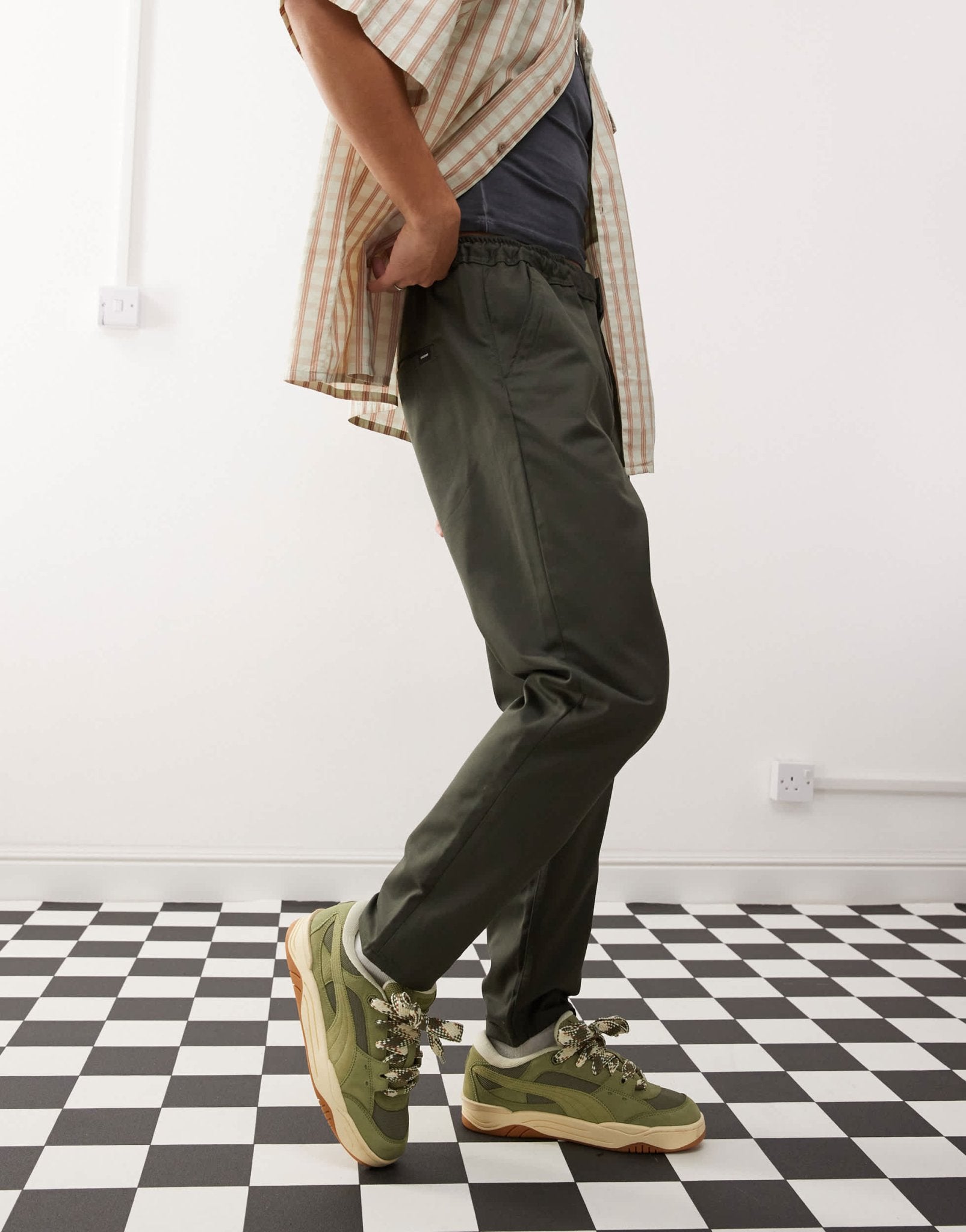 Dr Denim Rush tailored tapered leg chino pant with elastic waistband and drawstring in forest green - ASOS Sample Sale