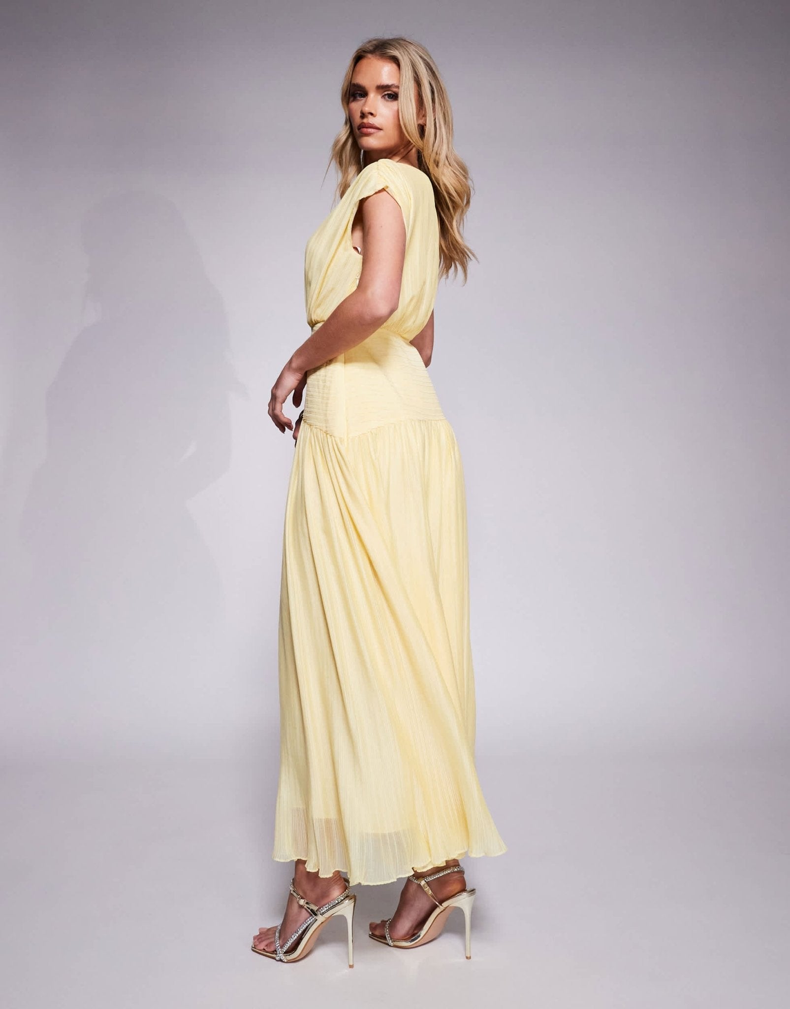 Ever New Petite drop hem maxi dress in lemon - ASOS Sample Sale