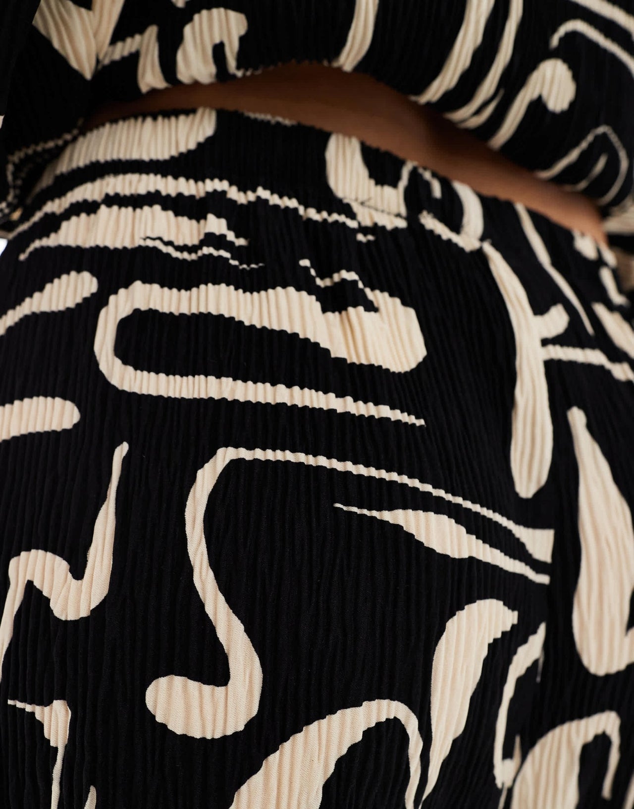 Extro & Vert plisse shorts in camel and black abstract print co - ord - ASOS Sample Sale