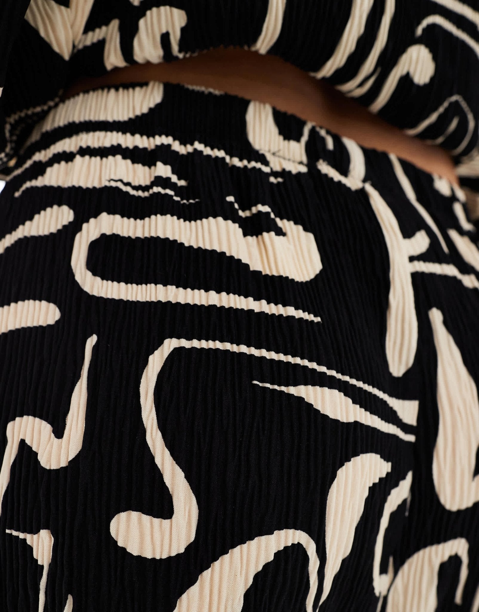 Extro & Vert plisse shorts in camel and black abstract print co - ord - ASOS Sample Sale