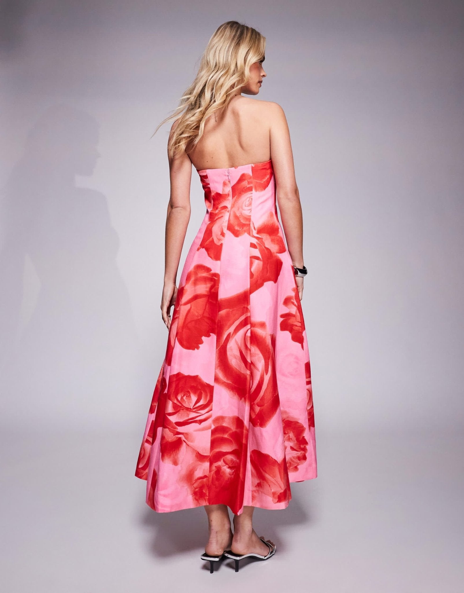 Forever New Petite structured maxi dress with pockets in bright pink floral - ASOS Sample Sale