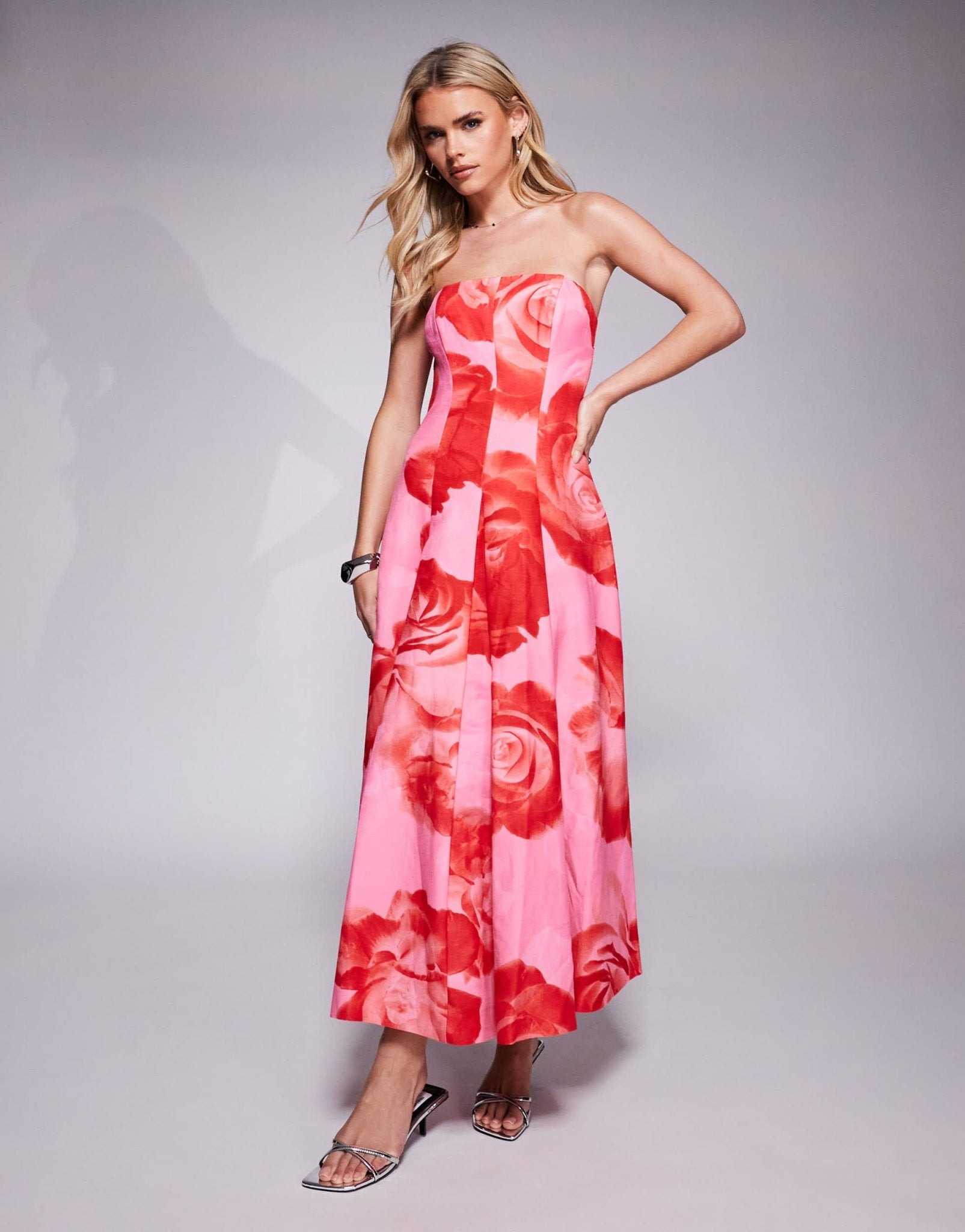 Forever New Petite structured maxi dress with pockets in bright pink floral - ASOS Sample Sale