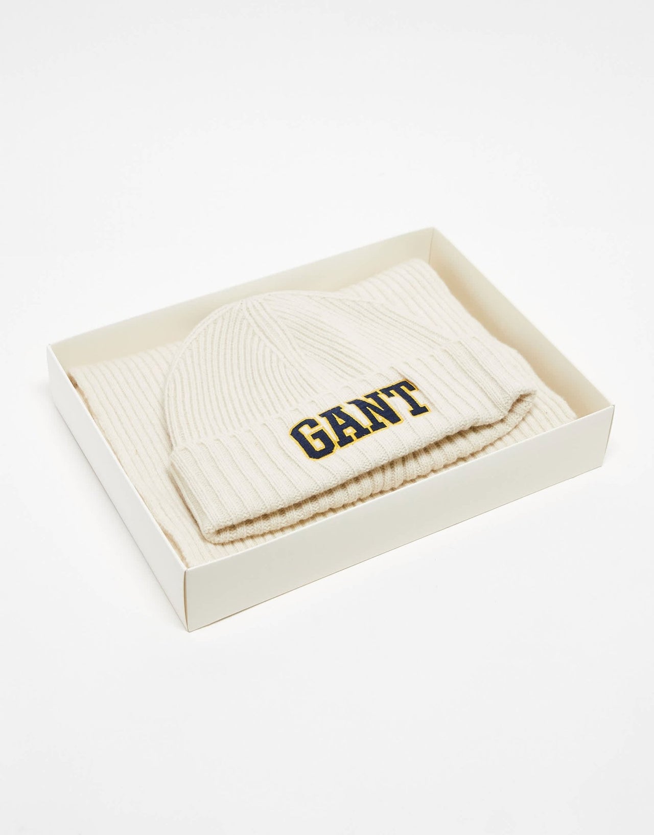 GANT 1949 logo knit beanie and scarf gift set in cream - ASOS Sample Sale