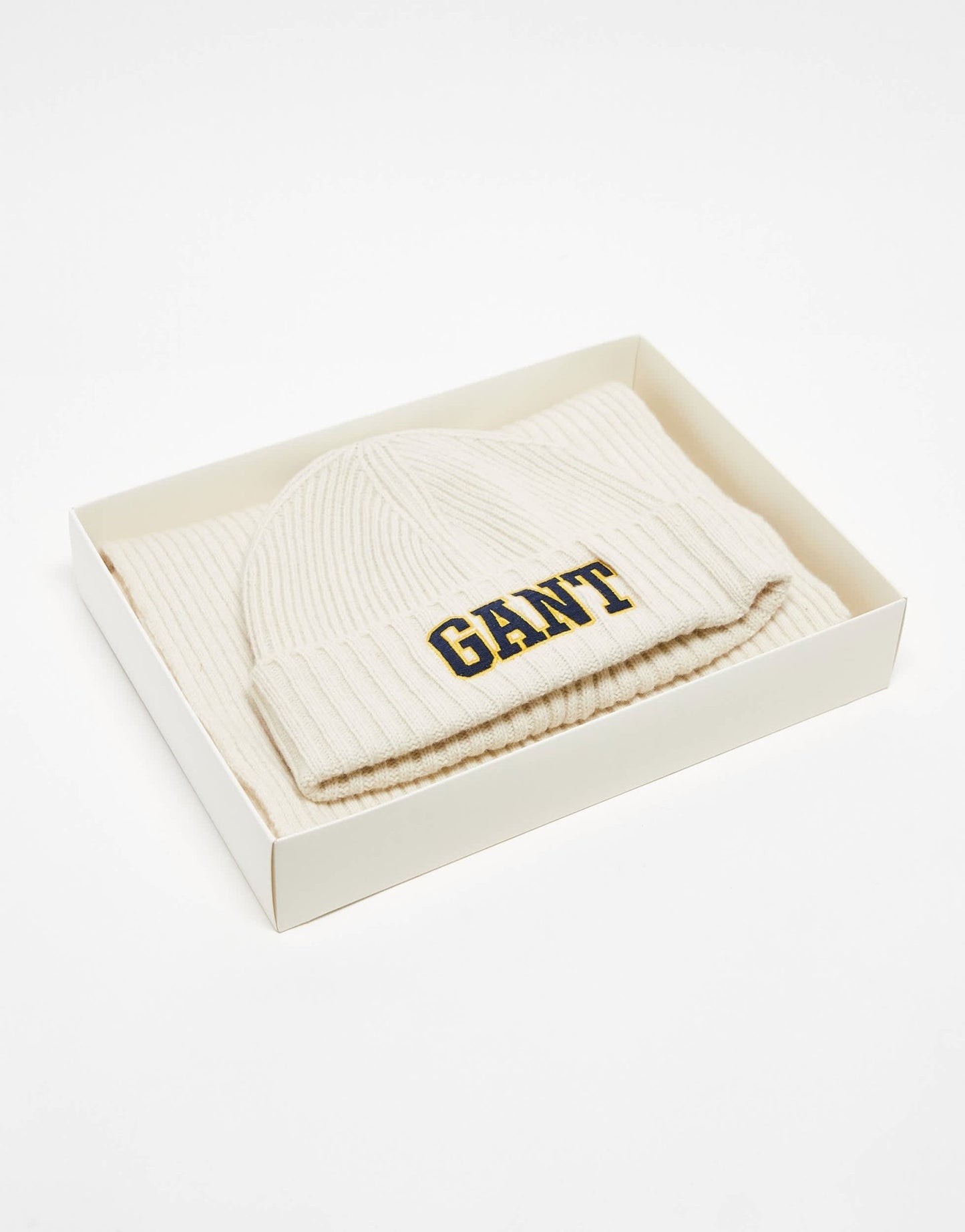 GANT 1949 logo knit beanie and scarf gift set in cream - ASOS Sample Sale