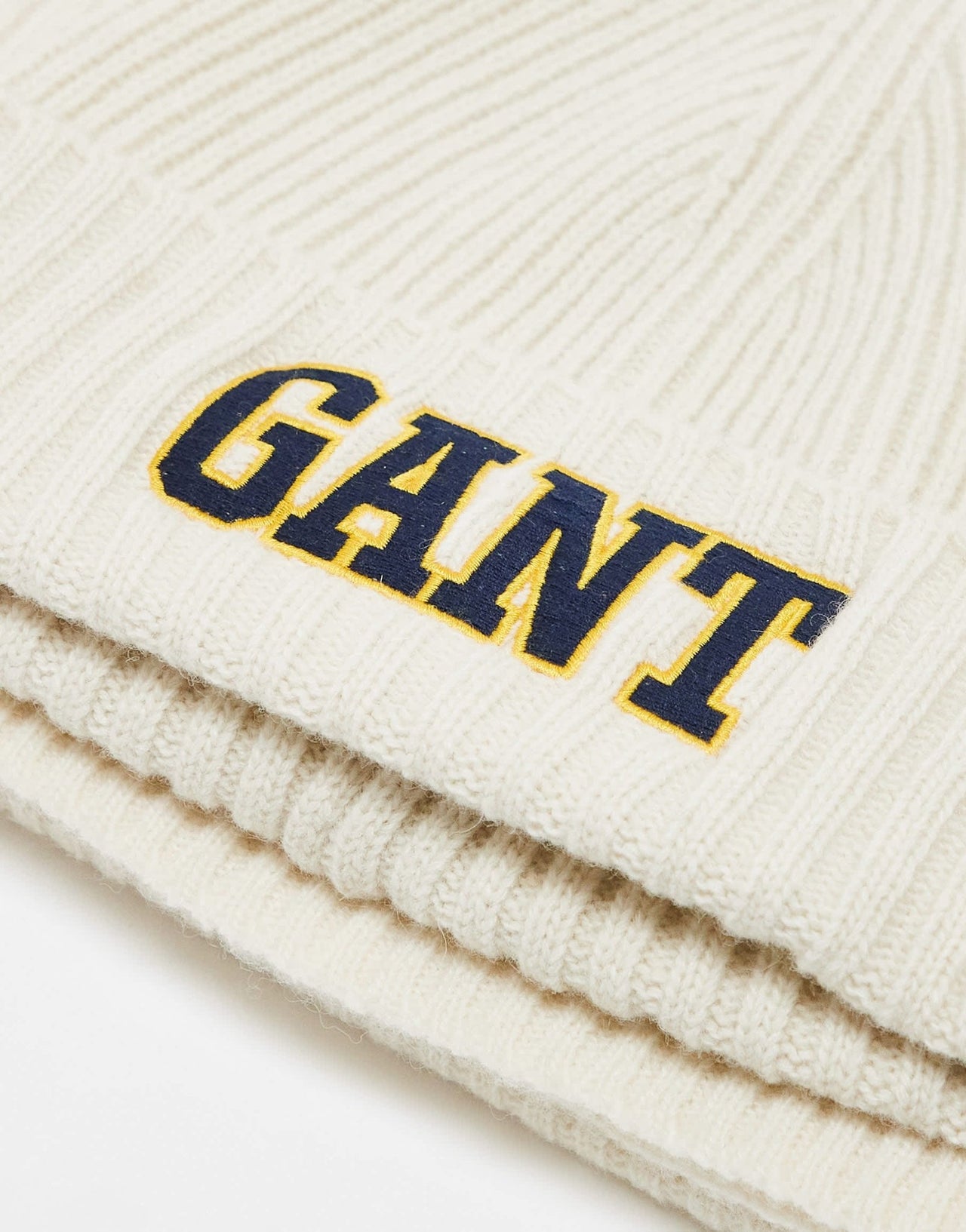 GANT 1949 logo knit beanie and scarf gift set in cream - ASOS Sample Sale