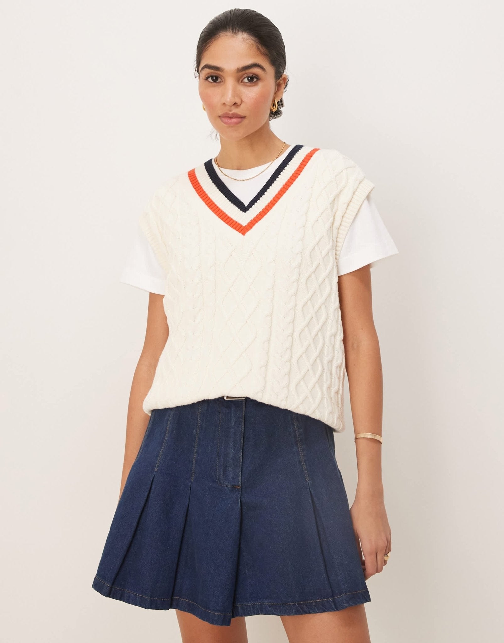 GANT cable knit v - neck contrast sweater vest in cream - ASOS Sample Sale