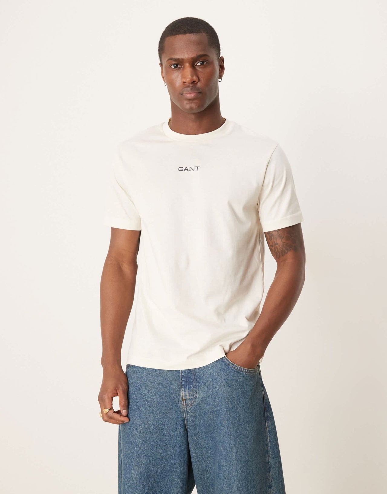 GANT central logo t-shirt in cream - ASOS Sample Sale