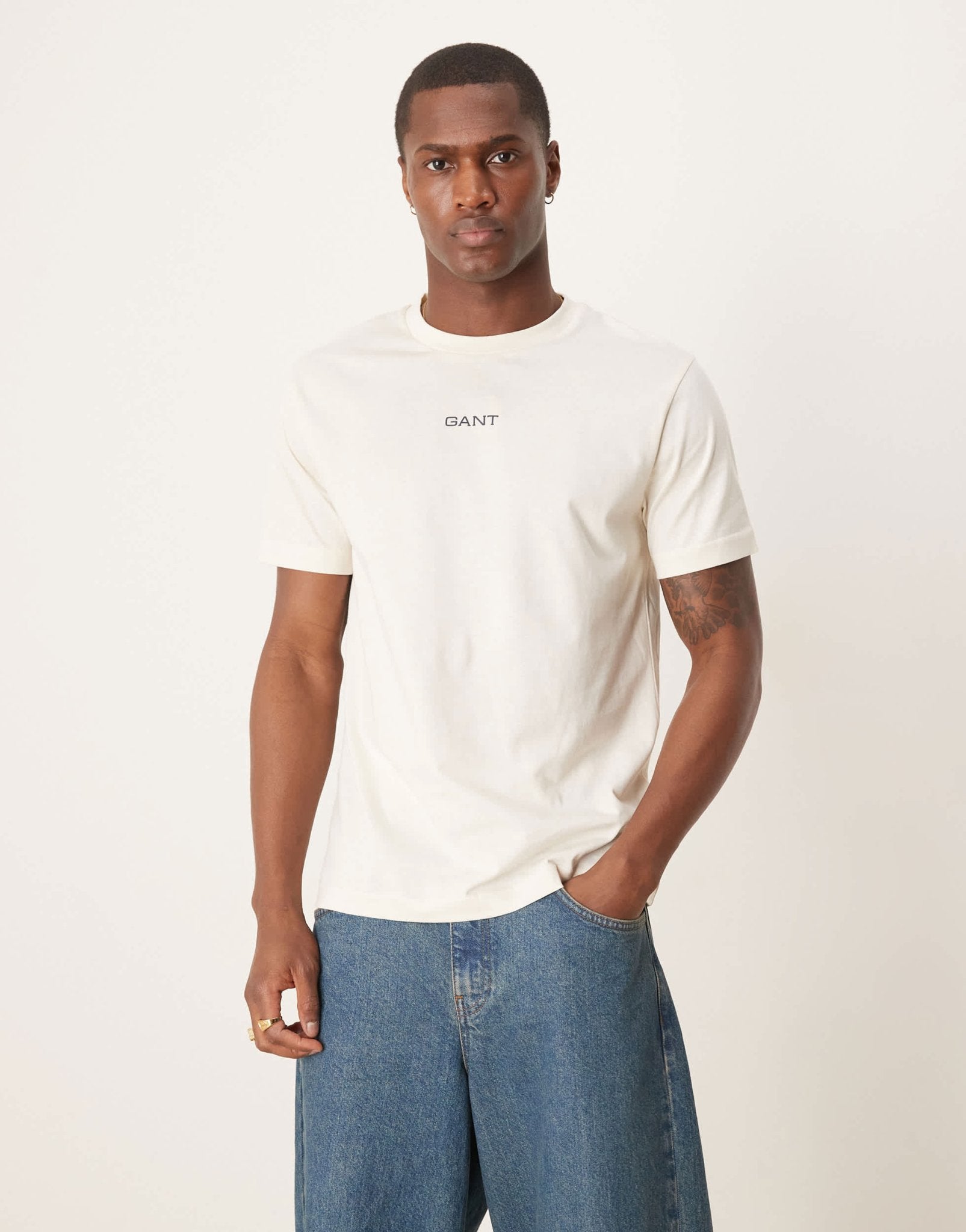 GANT central logo t-shirt in cream - ASOS Sample Sale
