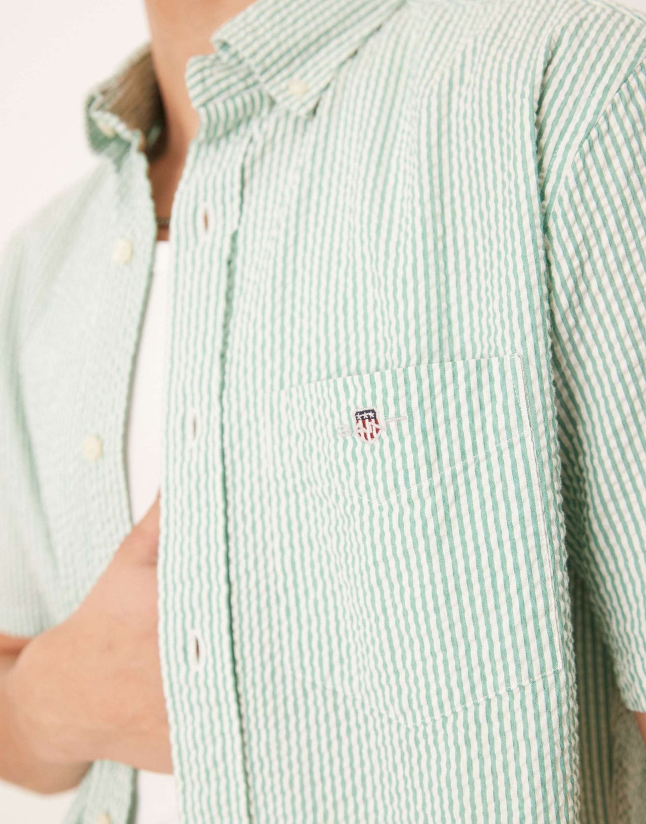 GANT sheild logo short sleeve seersucker stripe shirt in mid green - ASOS Sample Sale