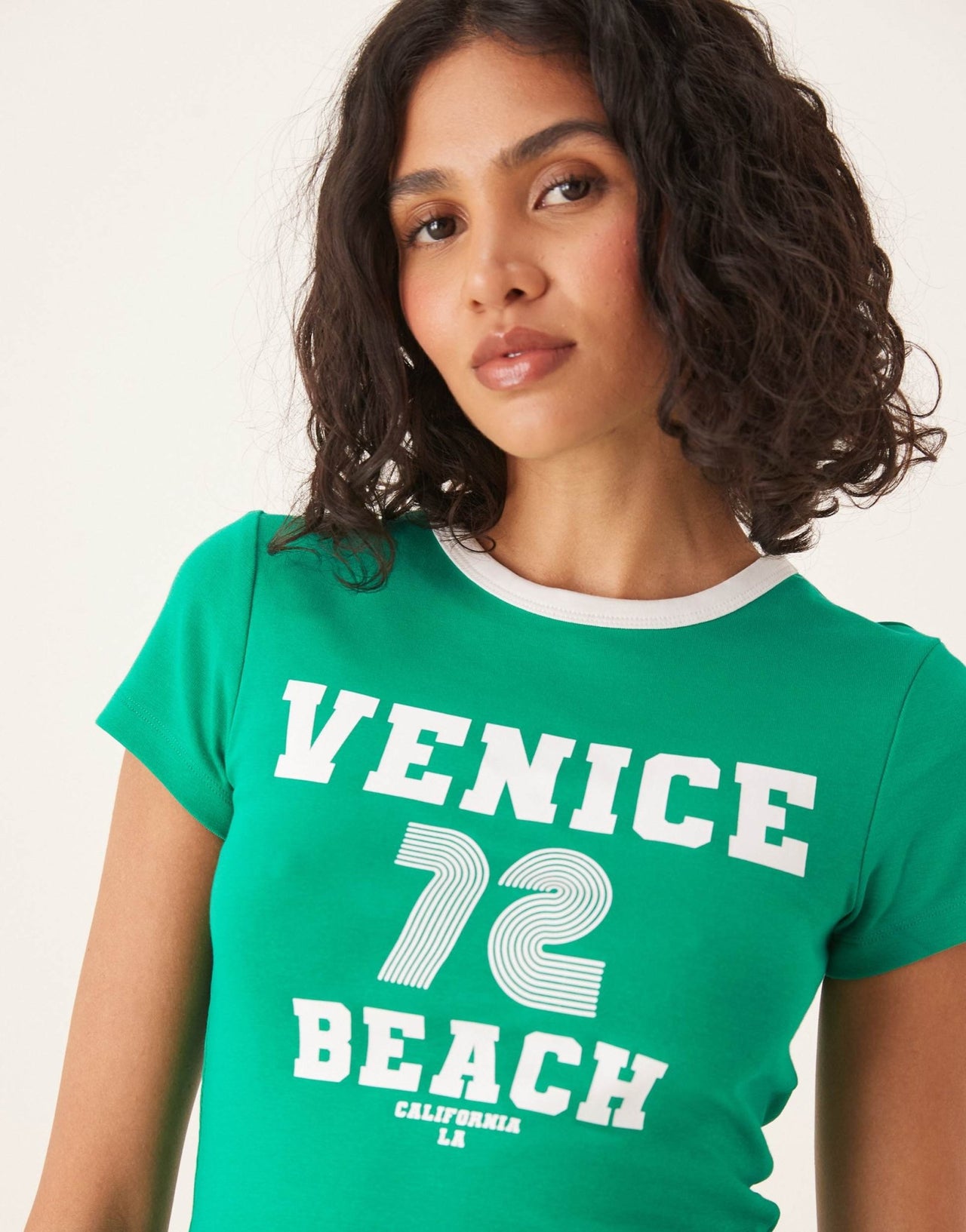 Gina Tricot short sleeve slim fit venice beach print tee in green - ASOS Sample Sale